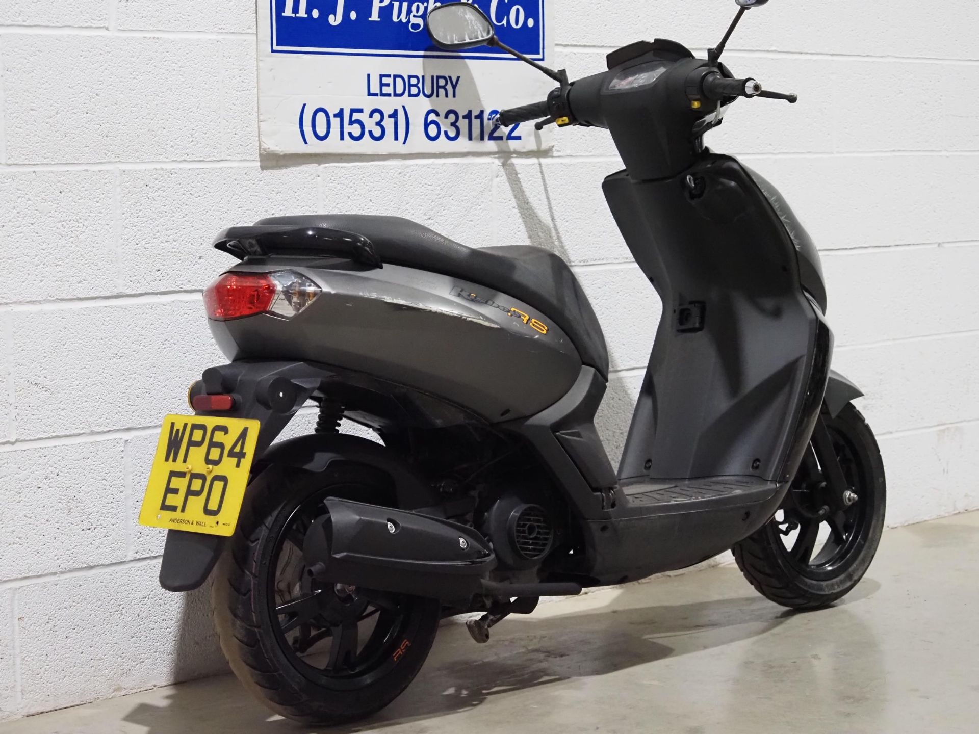 Peugeot Kisbee 50 moped. 2015. 49cc. Last ran in February. HPI clear and comes with MOT test - Image 3 of 6