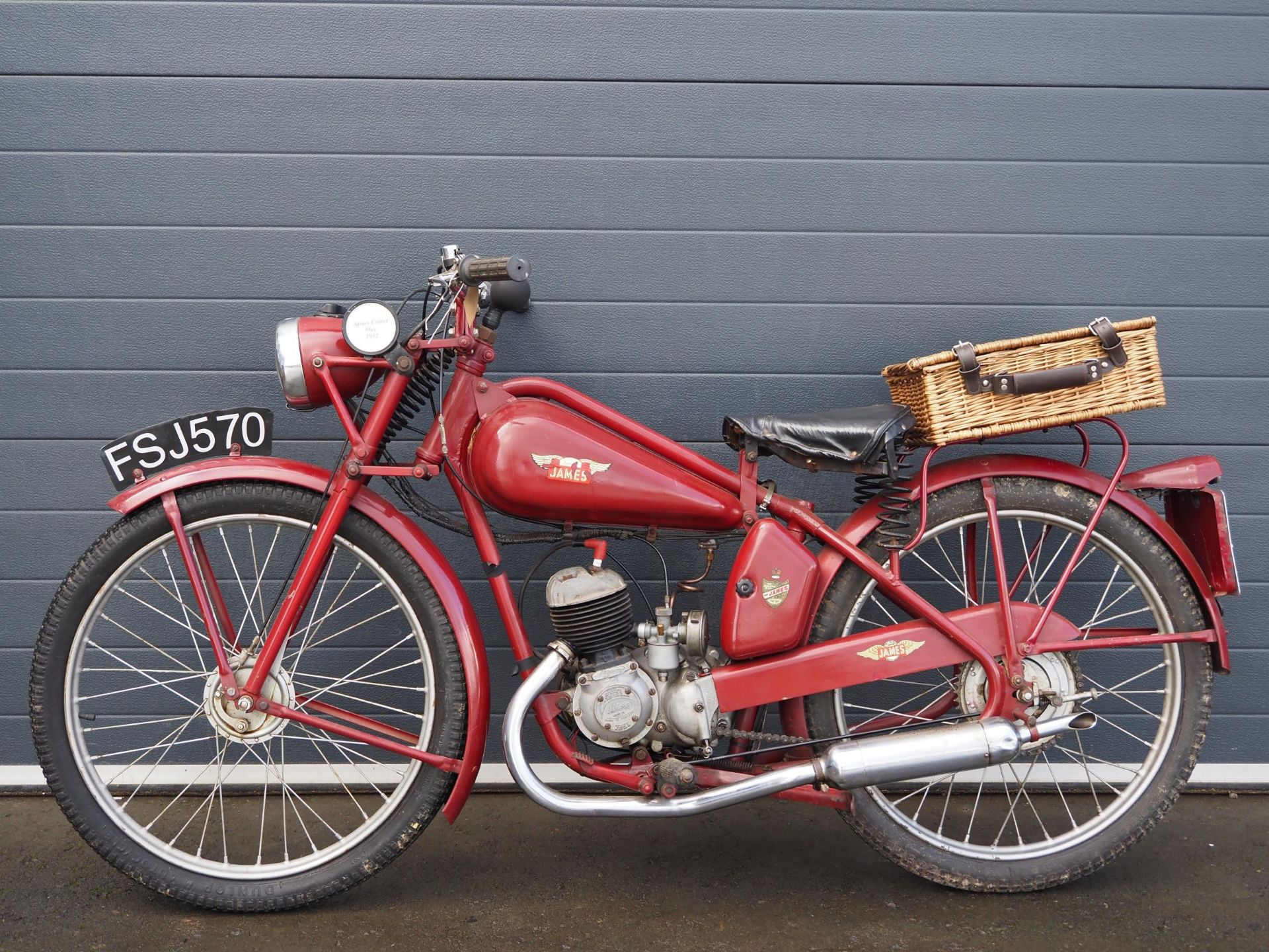 James Comet motorcycle. 1952. Frame No. J3/20470 Engine No. 797/33971 Runs and rides. Needs light - Image 5 of 5