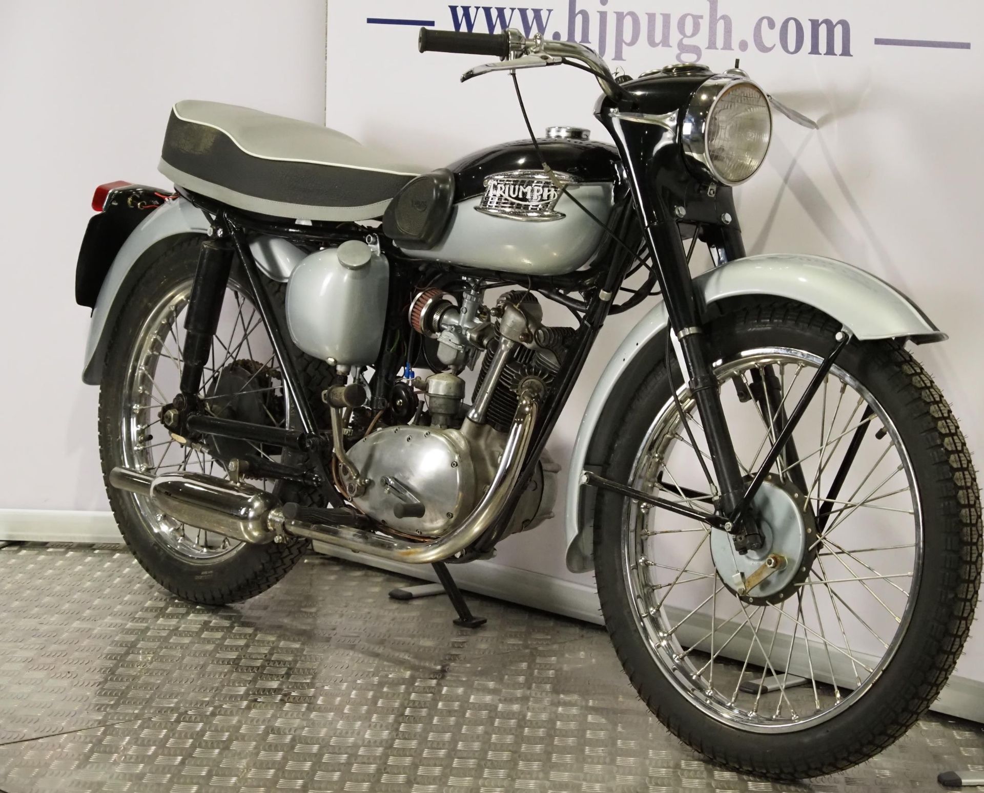 Triumph Tiger Cub motorcycle. 1960. 199cc. Frame No. T69501 Engine No. T2070880. Does not match - Image 2 of 7