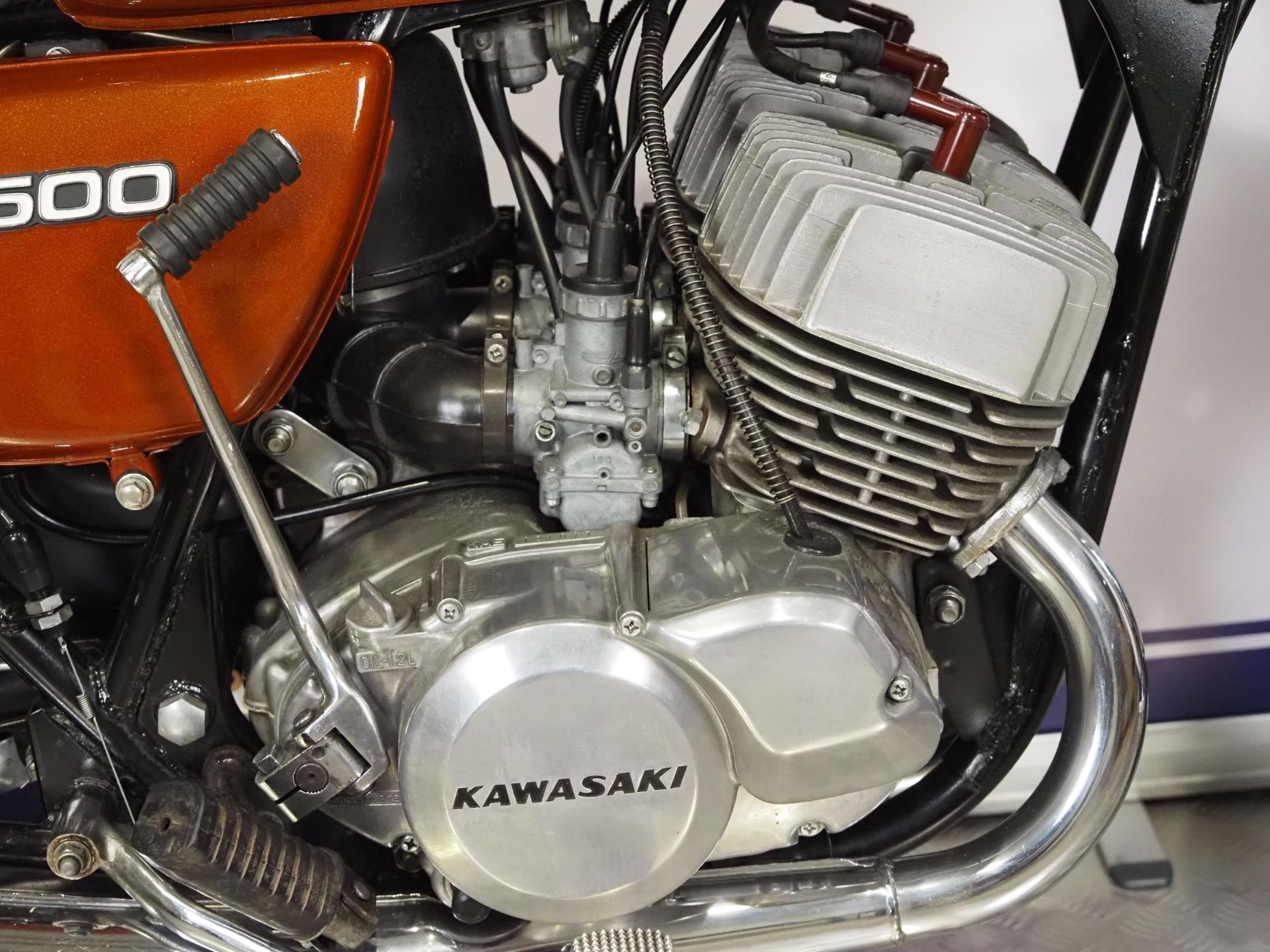 Kawasaki KH 500 motorcycle. 1976. 498cc. Frame No. H1F-50960 Engine No. KAE121077 This bike was - Bild 5 aus 9
