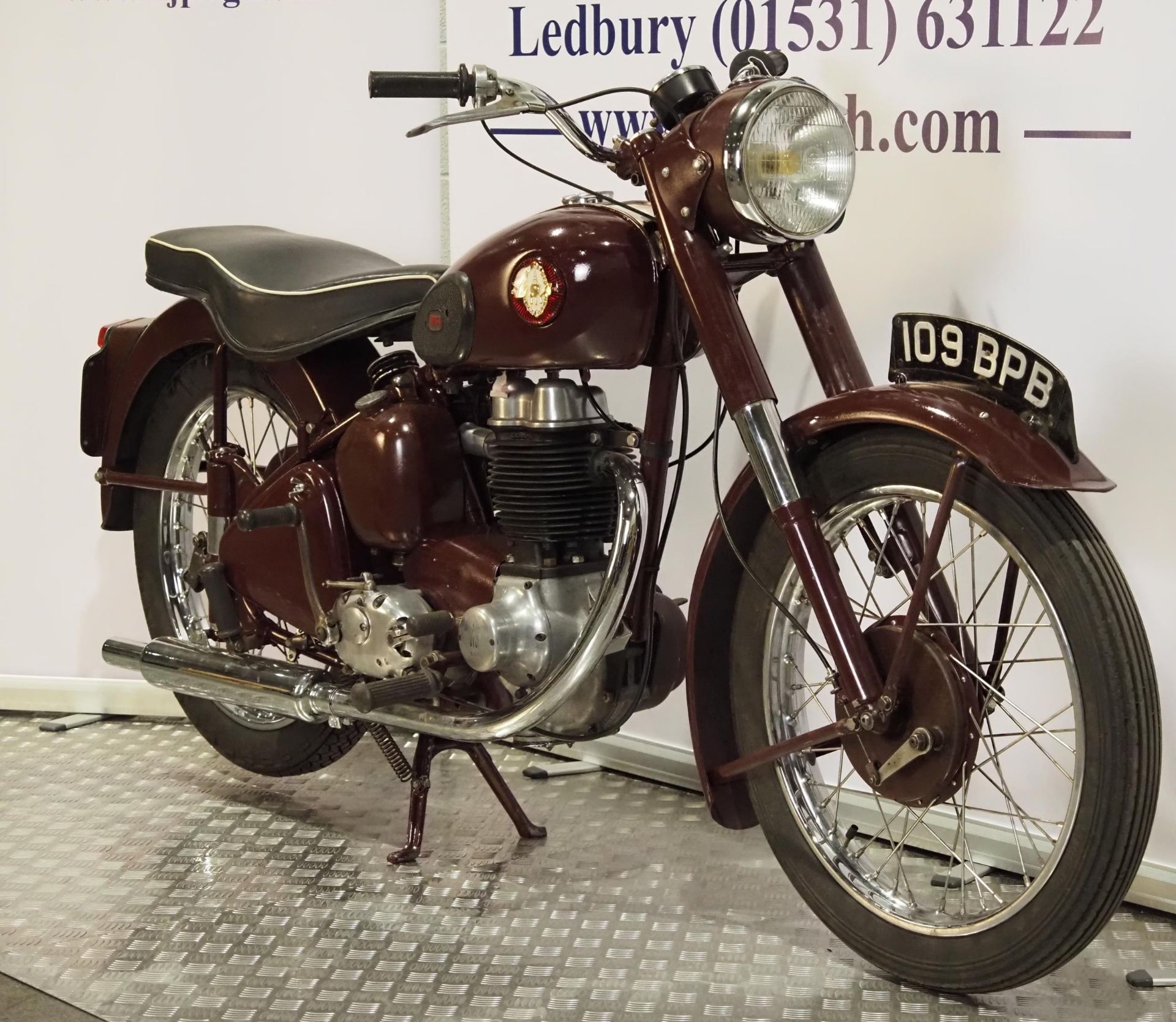BSA C11G motorcycle. 1956. 250cc. Frame No. BC115416998 Engine No. BC11G22568 Engine turns over with - Image 2 of 6