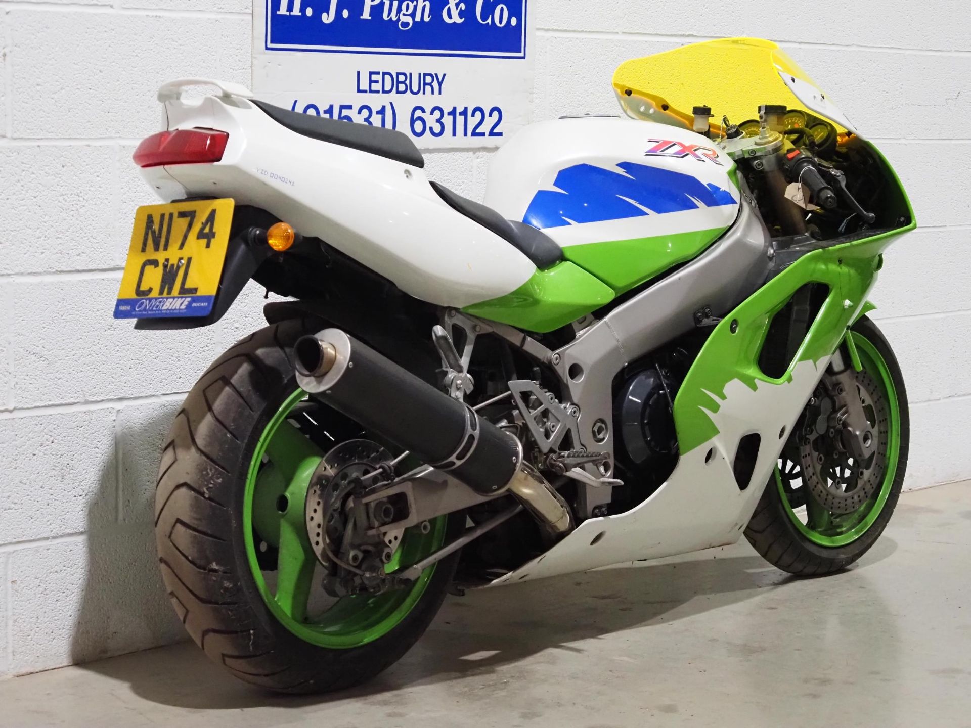 Kawasaki ZXR750 motorcycle. 1995. 749cc. Runs and rides. Fitted with carbon exhaust and stage 2 dyno - Bild 3 aus 6