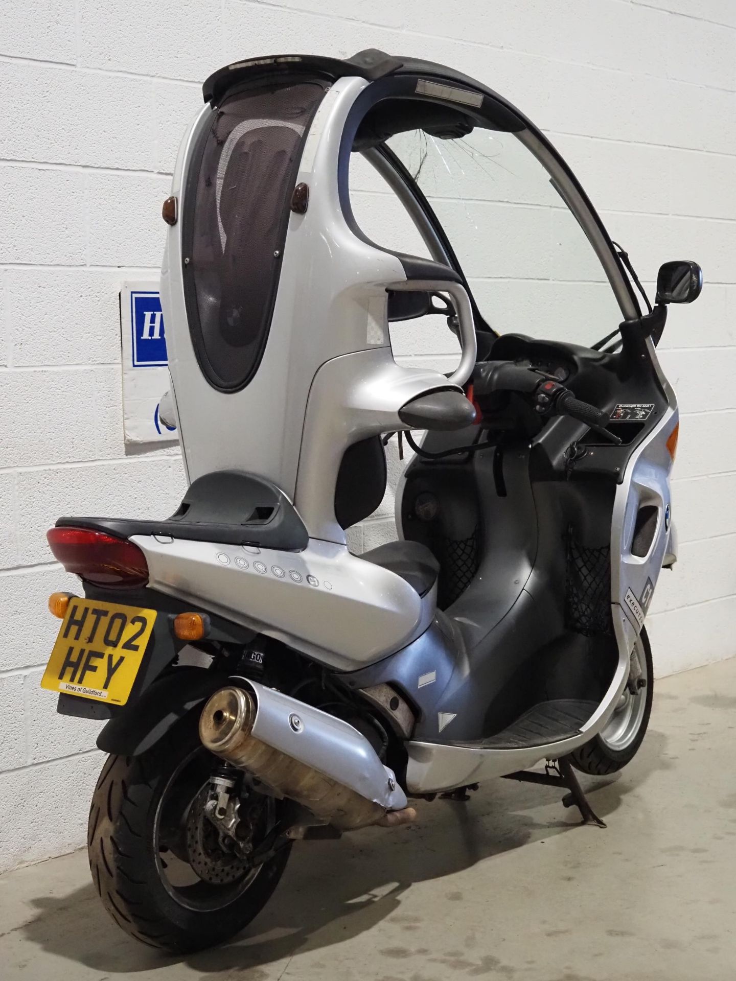 BMW C1 motorcycle. 2002. 125cc Engine starts and runs but won't rev. Reg. HT02 HFY. V5. Key - Bild 3 aus 5