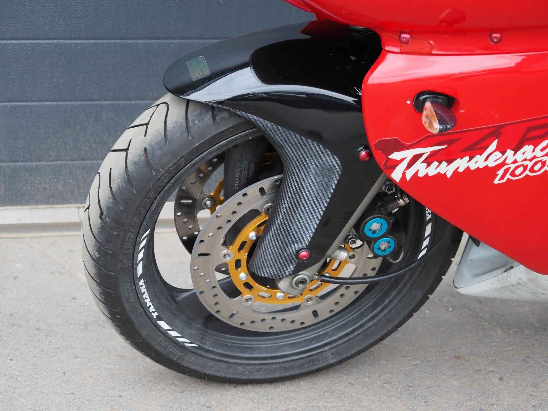 Yamaha YZF1000 Thunderace motorcycle. 1997. 1002ccRuns and rides. MOT until July 2024. Reg. R3 - Image 6 of 7