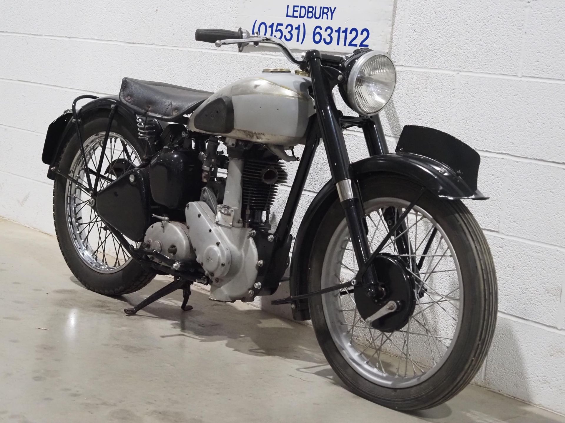 BSA B31 motorcycle project. 1946. 350cc. Frame No. XB319838 Engine No. XB317937 Requires - Image 2 of 6