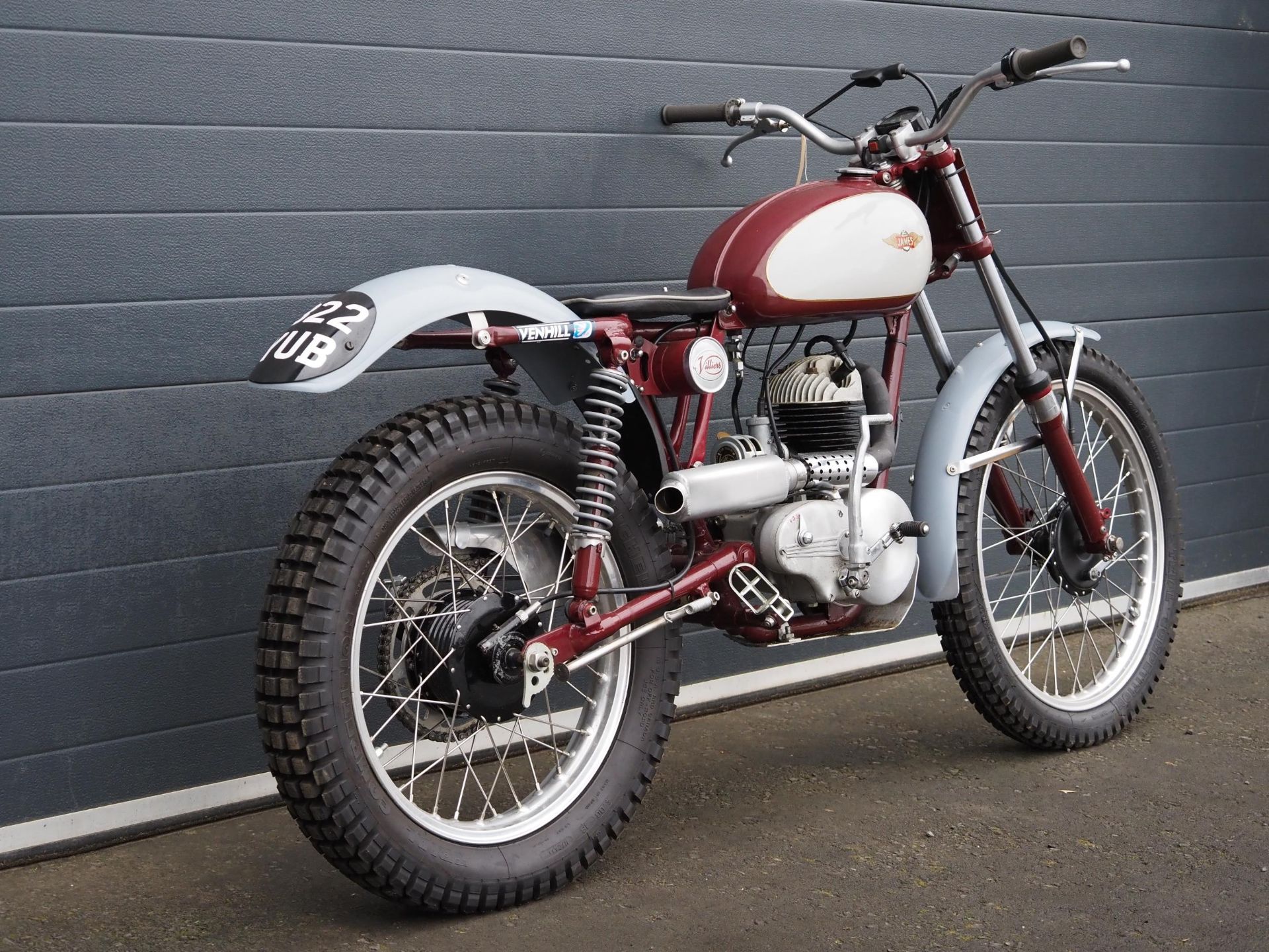 James trials bike. 197cc. 1960. Frame No. CL201400 Engine No. 365A33476 Runs and rides. Needs - Image 3 of 6