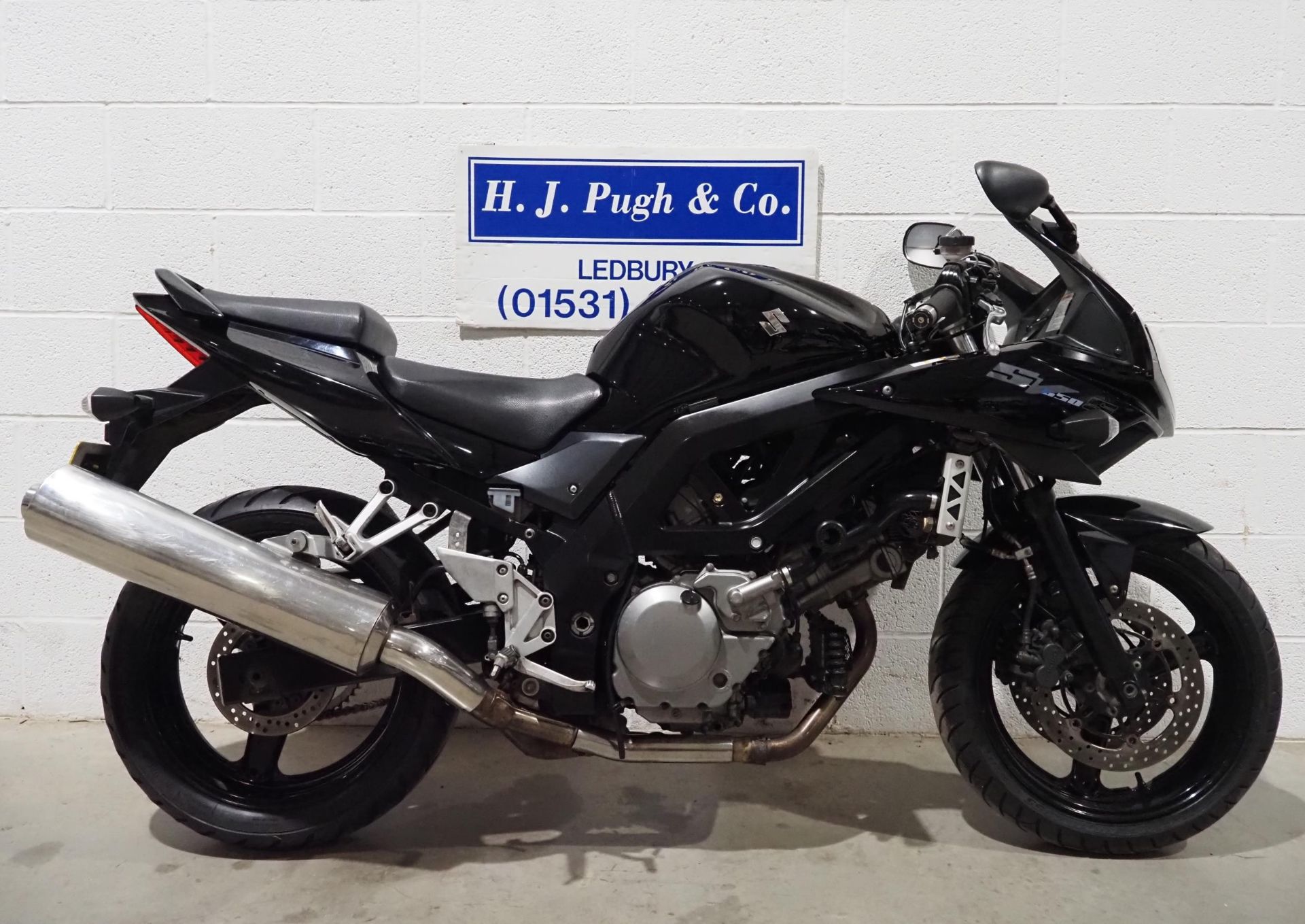 Suzuki SV650 S motorcycle. 2010. 645cc Runs and rides. MOT until 14.8.24. Comes with heated grips