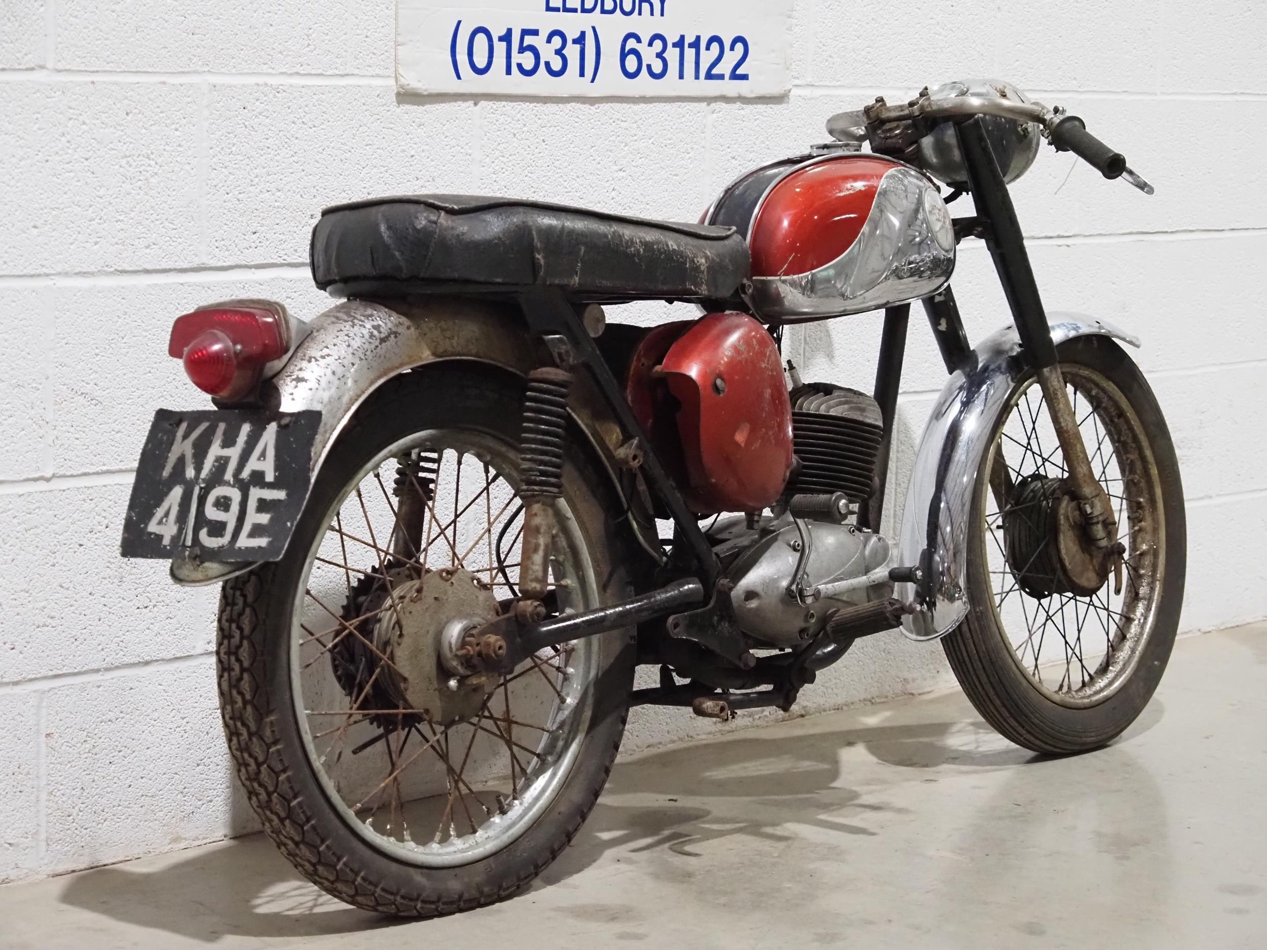 BSA Bantam D10 motorcycle project. 1967. 175cc. Engine turns over with compression. Reg. KHA 419E. - Image 3 of 6