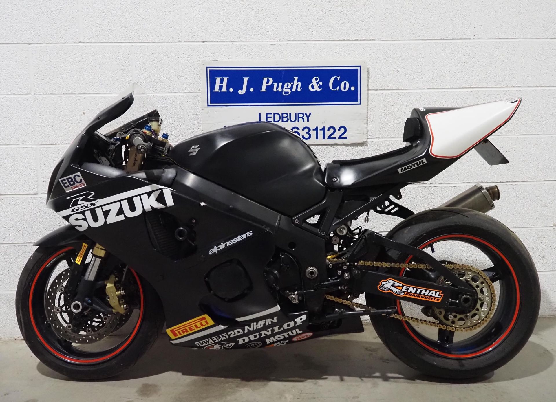 Suzuki GSXR 750 K5 motorcycle. 2005. 749cc Runs and rides. Track bike with Shorty levers, K & N - Image 5 of 5