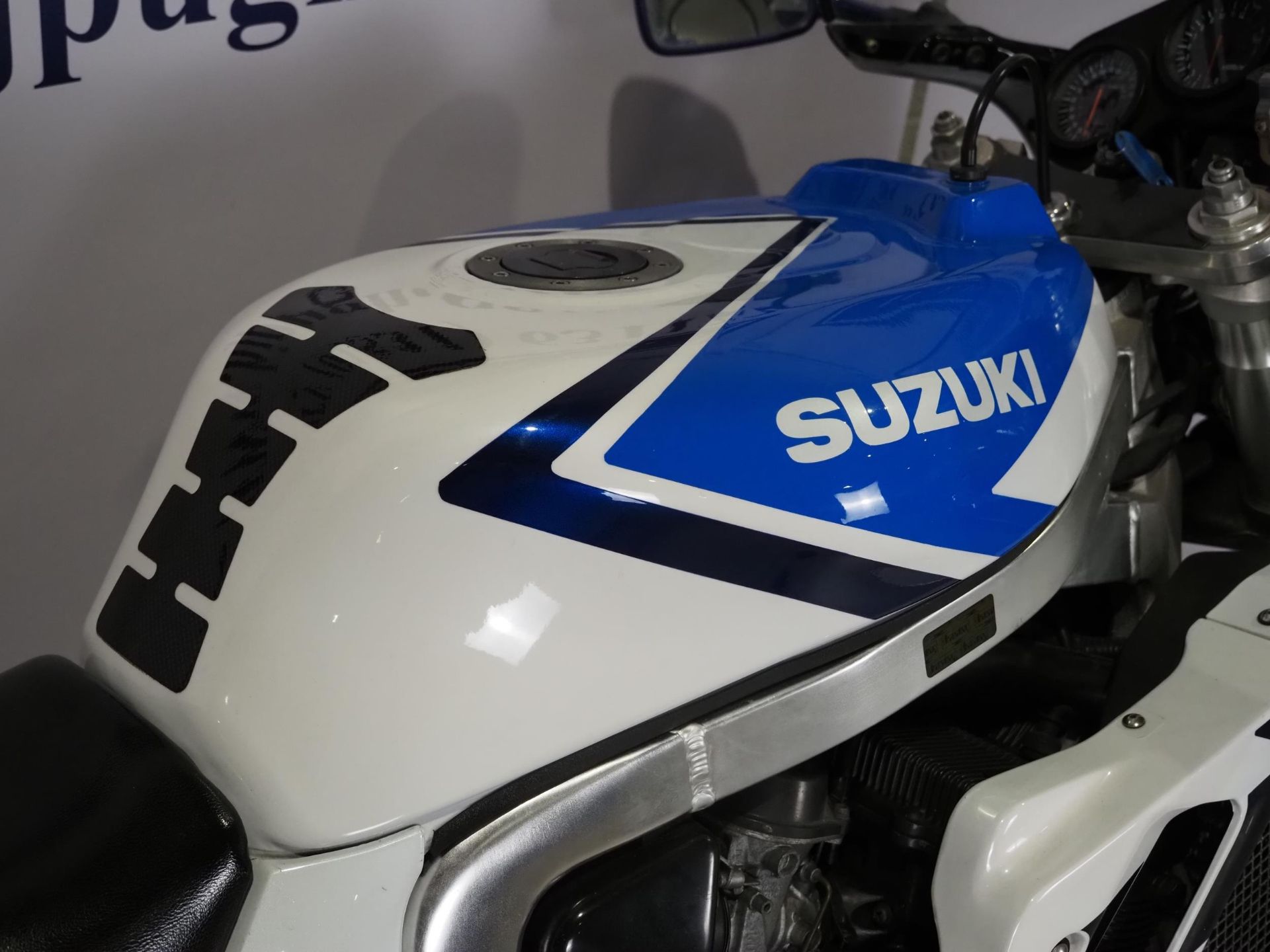Suzuki GSXR750 motorcycle. 1991. 749cc Runs and rides but has been on display for several years so - Image 6 of 9