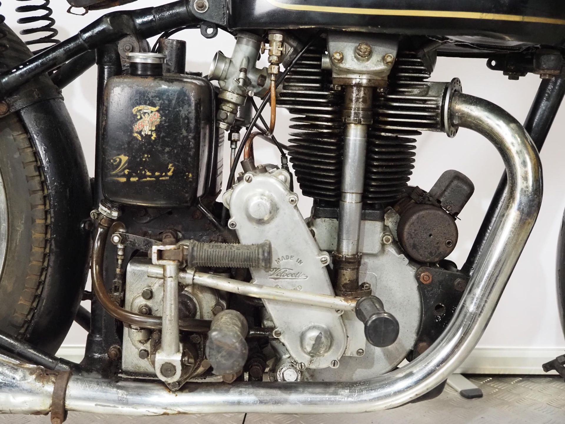 Velocette KSS motorcycle. 1947. 350cc. Frame No. 7331 Engine No. KSS 10703 Runs and rides but will - Image 5 of 10