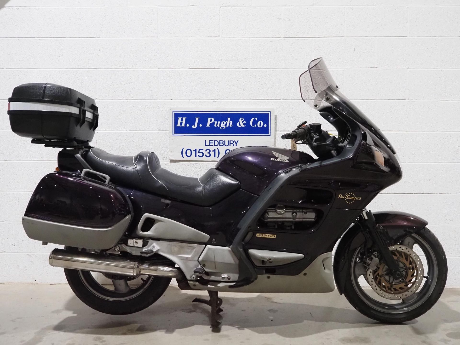 Honda ST1100 motorcycle. 1995. 1084cc. Runs and rides. MOT until 25.04.25 and comes with MOT test