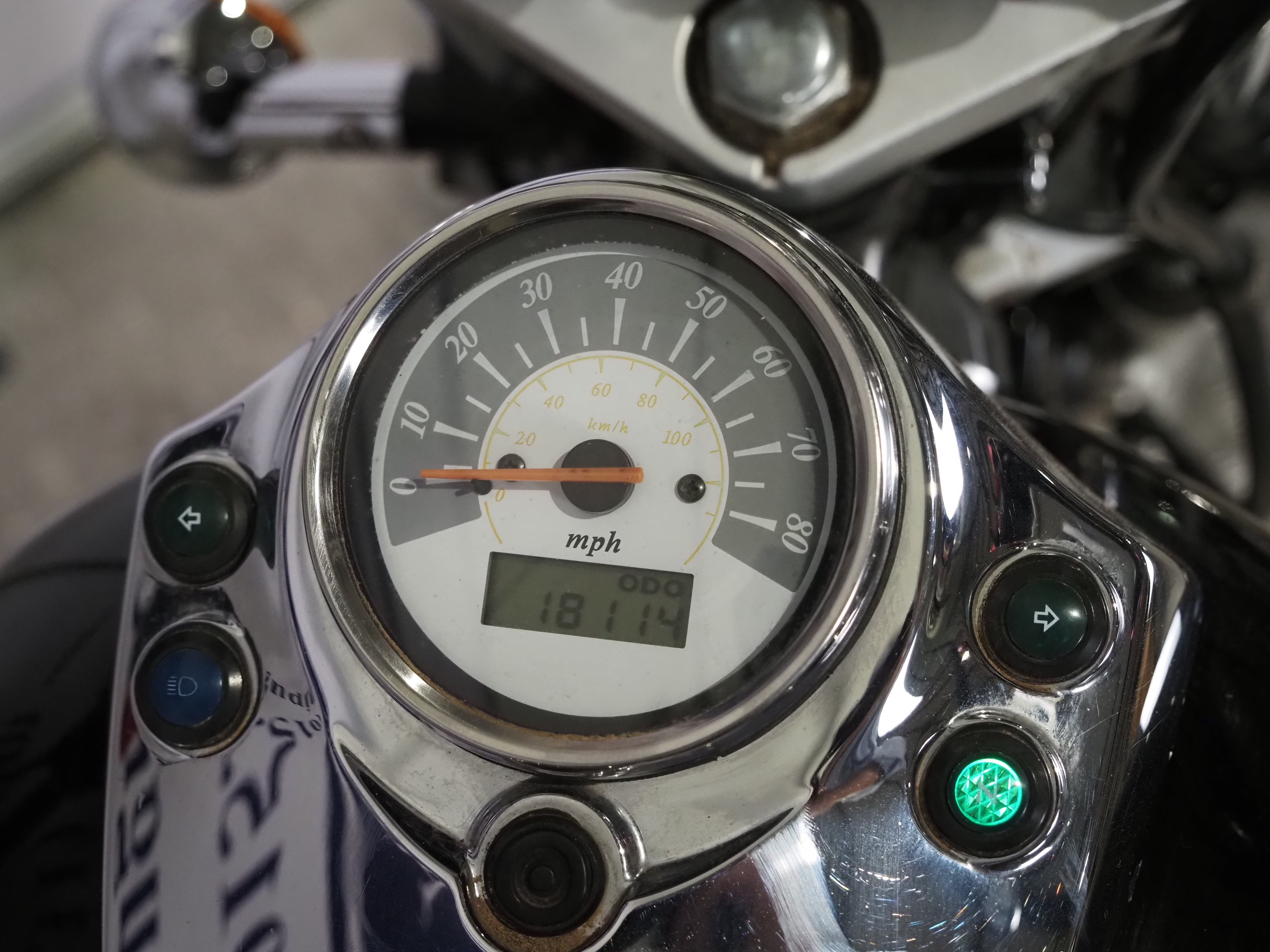 Suzuki Intruder motorcycle. 1999. 124ccEngine turns over but battery needs charging.Reg. V45 DDF. - Image 5 of 6
