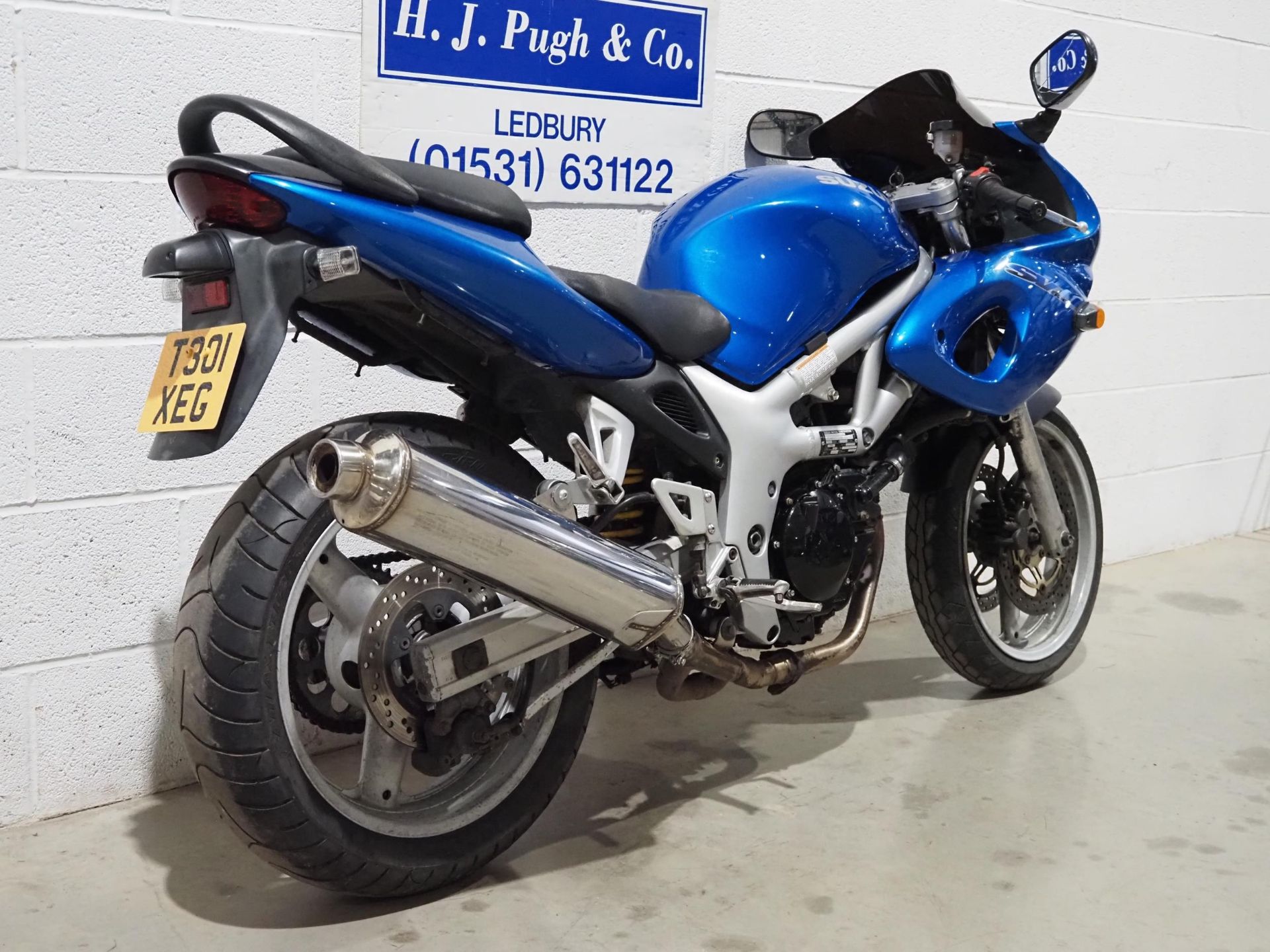 Suzuki SV650s motorcycle. 1999. 645cc Runs and rides. MOT until 30/6/2024. Reg. T301 XEG. V5. Key - Image 3 of 8