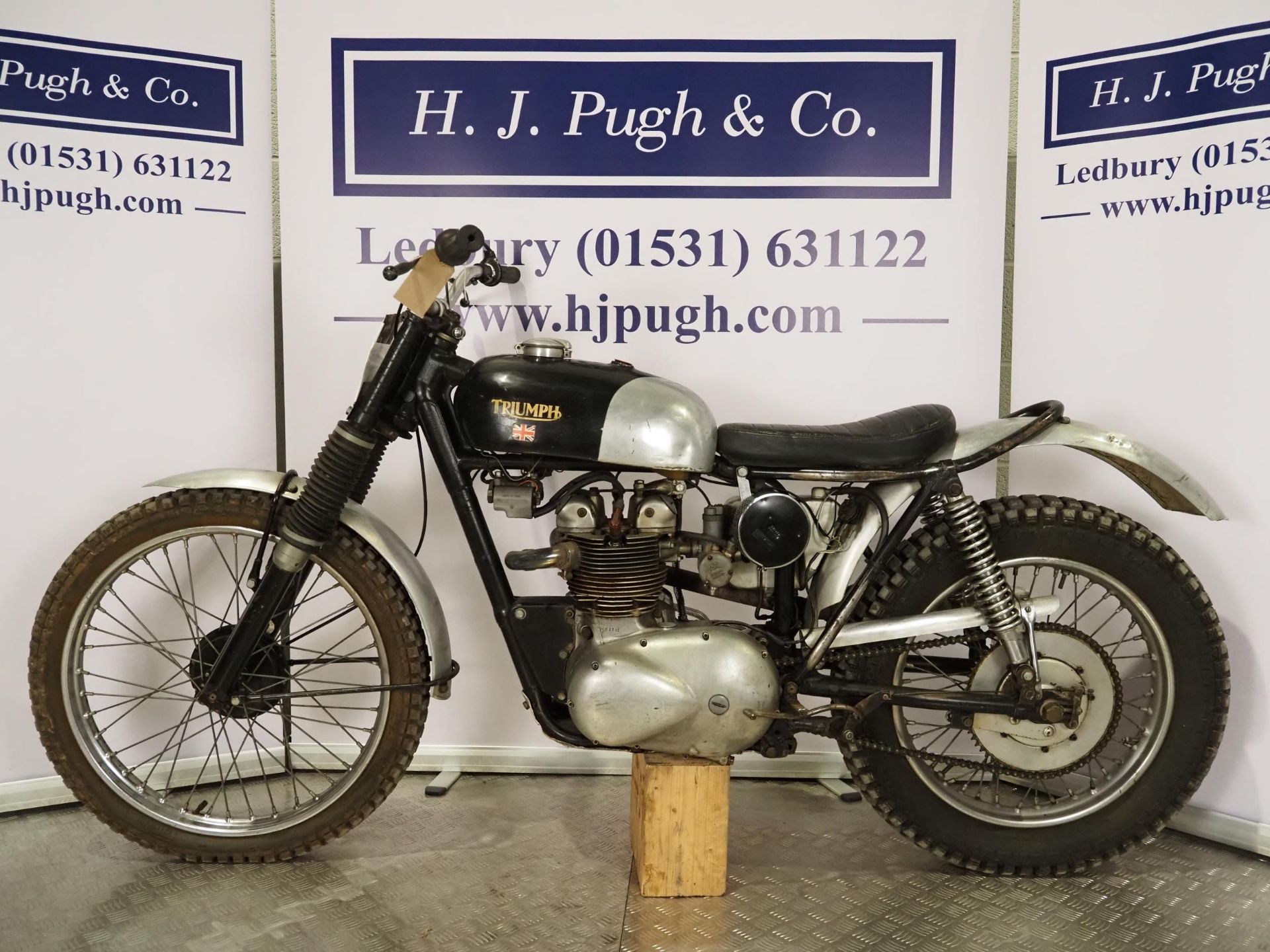 Triumph T100S trials motorcycle. 1960. 500cc Frame No. T100S H61881 Engine No. T100S H61881 Runs and - Image 8 of 8