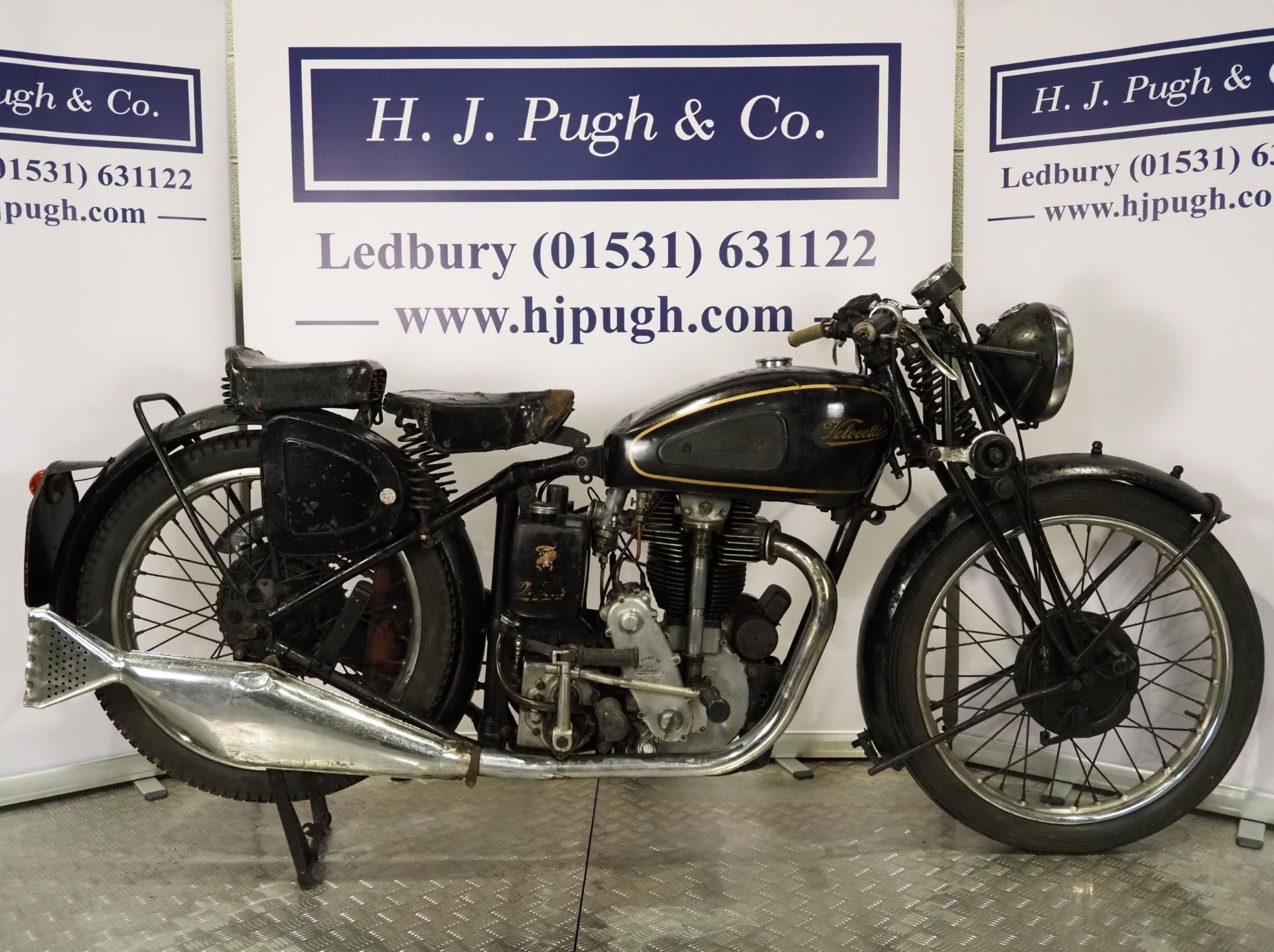 Velocette KSS motorcycle. 1947. 350cc. Frame No. 7331 Engine No. KSS 10703 Runs and rides but will - Image 2 of 10