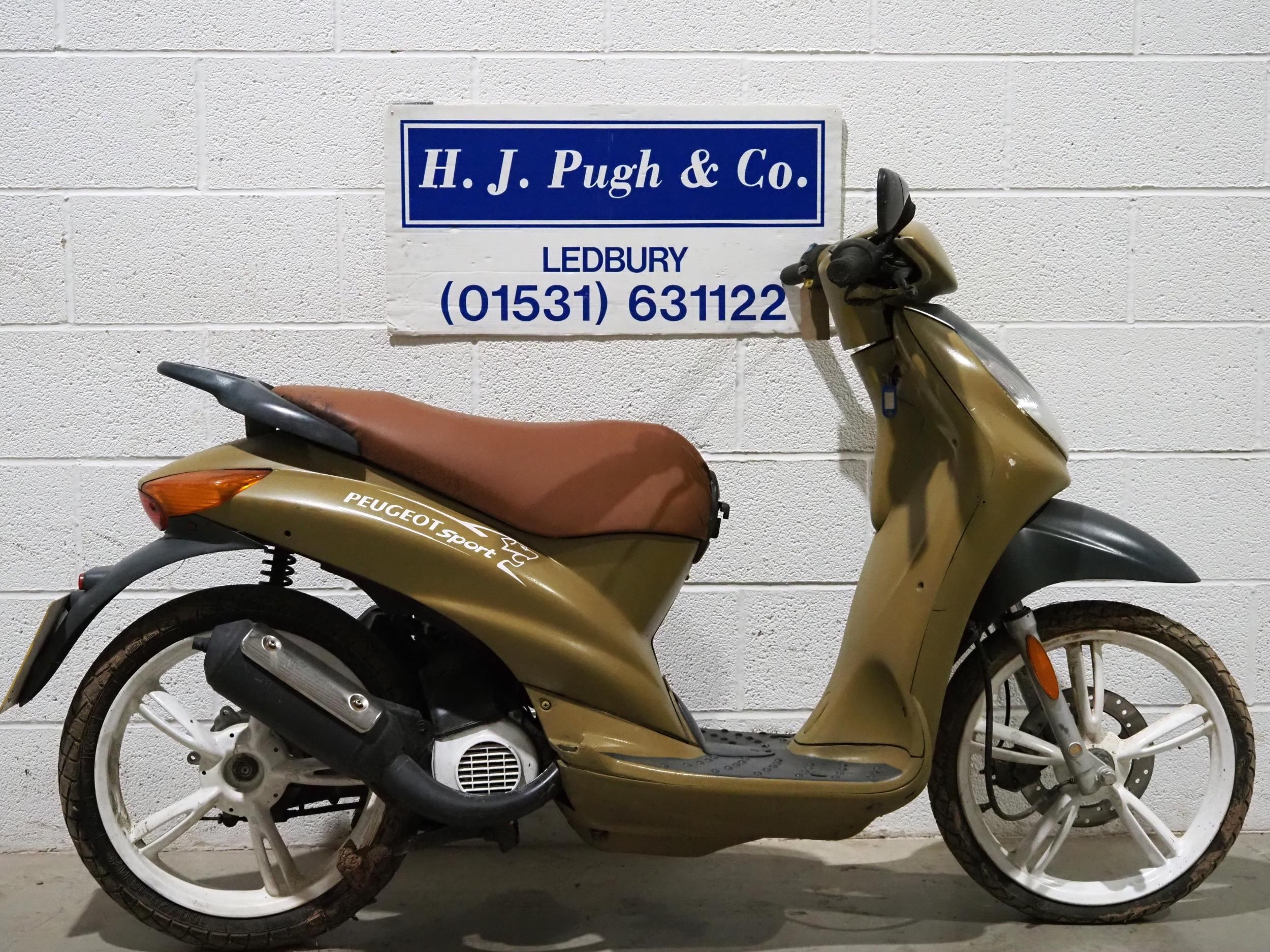 Peugeot Looxor 50 moped project. 2003. 49cc. Reg. BU03 HPP. V5 and key.