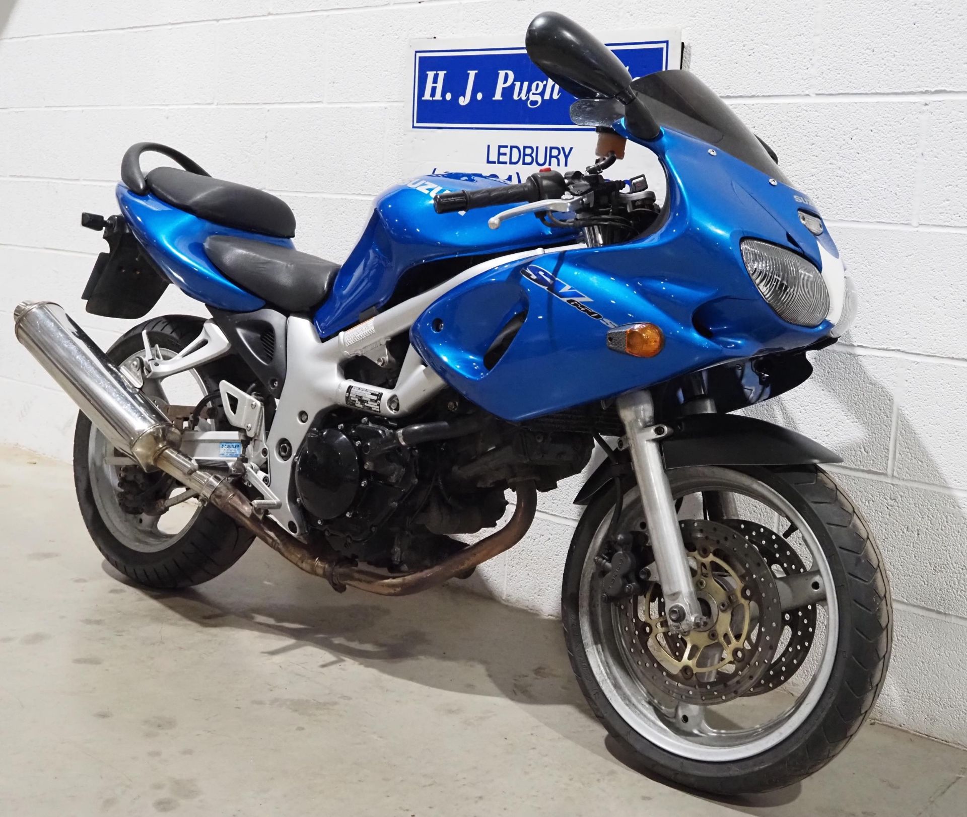 Suzuki SV650s motorcycle. 1999. 645cc Runs and rides. MOT until 30/6/2024. Reg. T301 XEG. V5. Key - Image 2 of 8