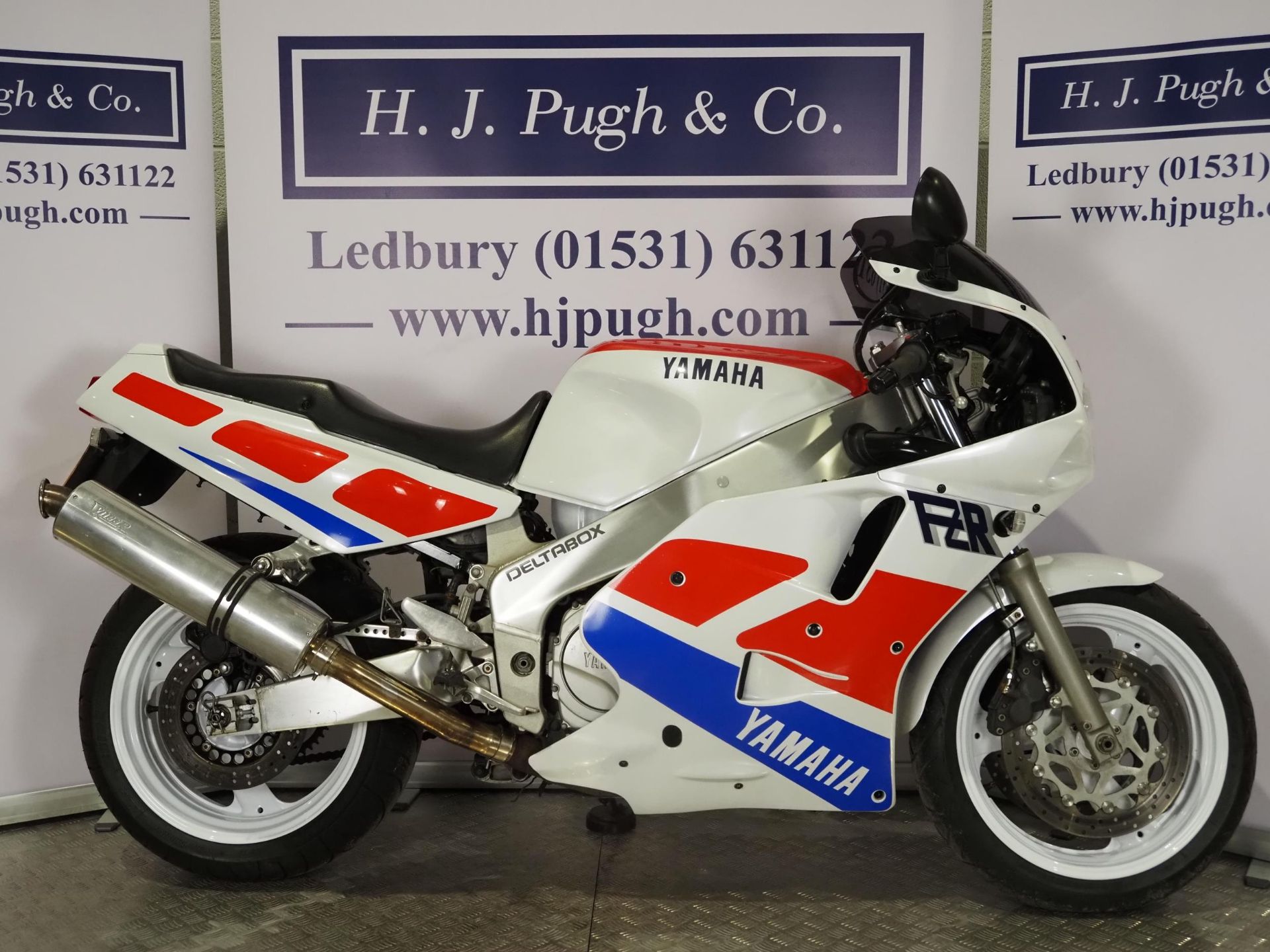 Yamaha FZR1000 exup motorcycle. 1990. 1002cc Runs and rides. Reg. H684 FLK. V5. Key - Bild 2 aus 7