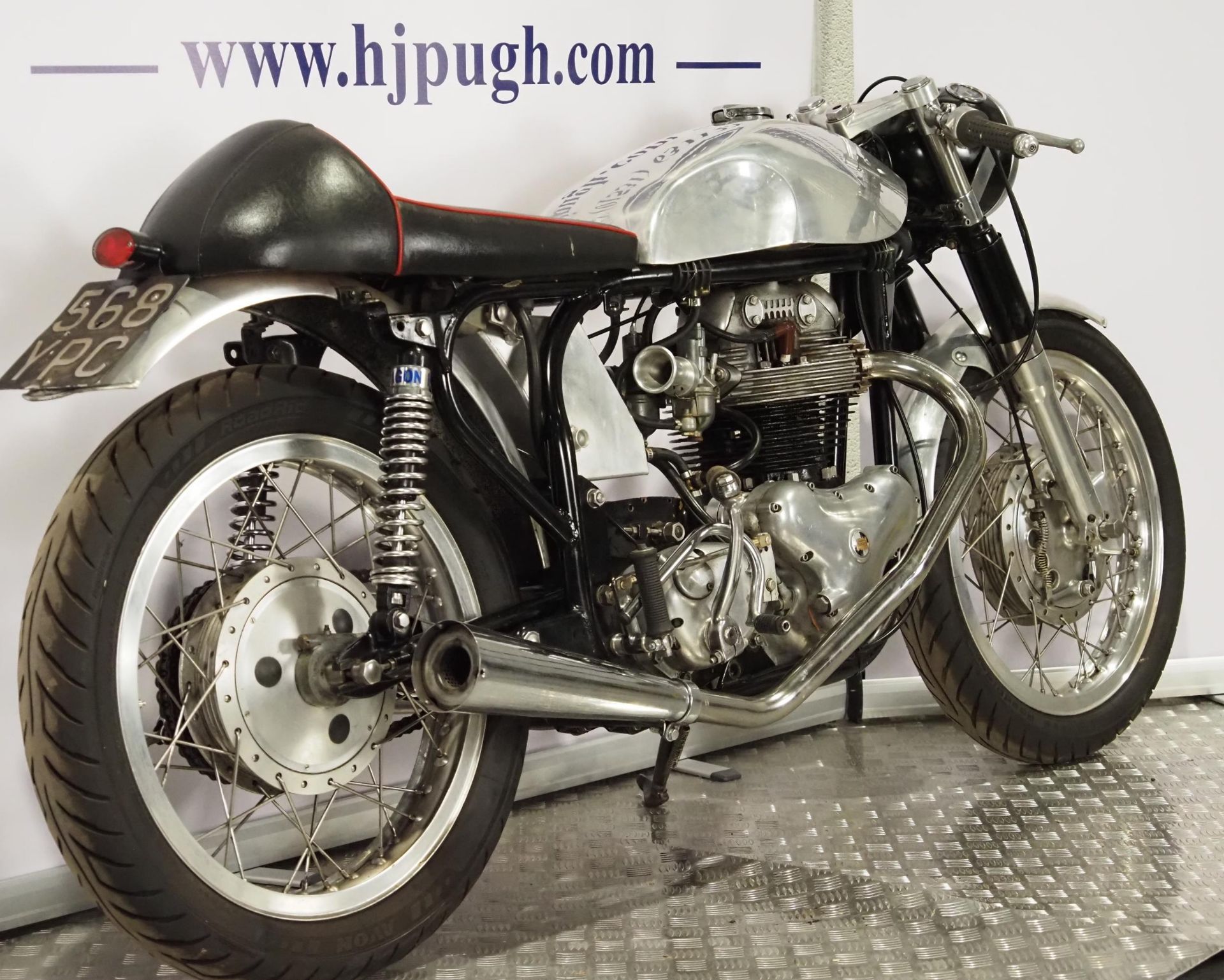 Norton Dominator motorcycle. 1962. 600cc. Frame No. 13103082 Engine No. 85630 Engine turns over with - Image 3 of 6