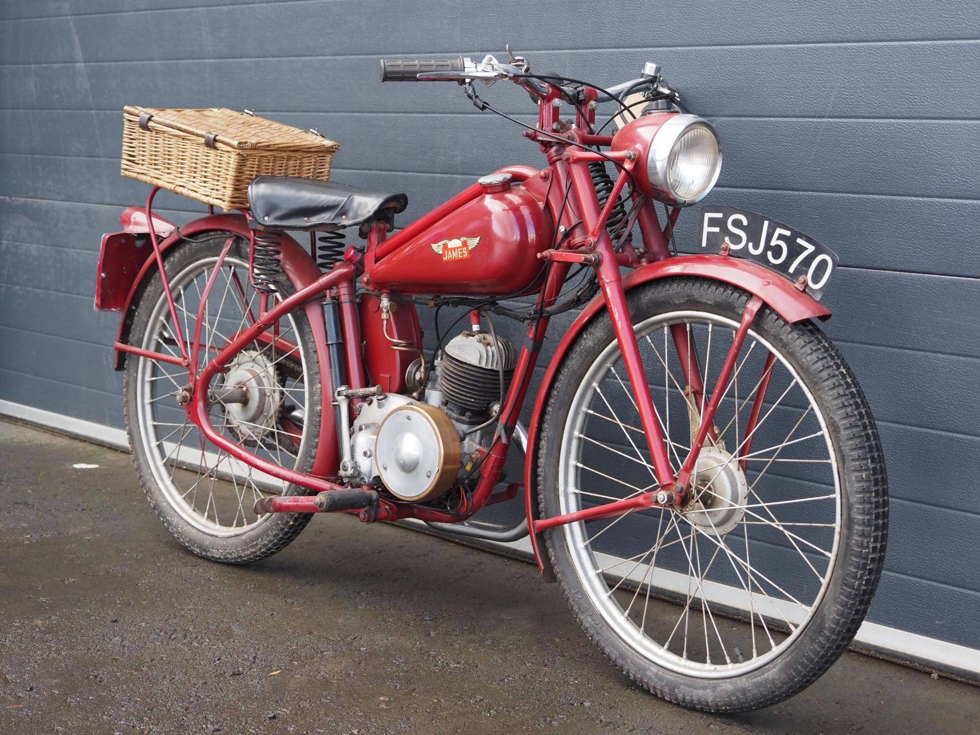 James Comet motorcycle. 1952. Frame No. J3/20470 Engine No. 797/33971 Runs and rides. Needs light - Image 2 of 5