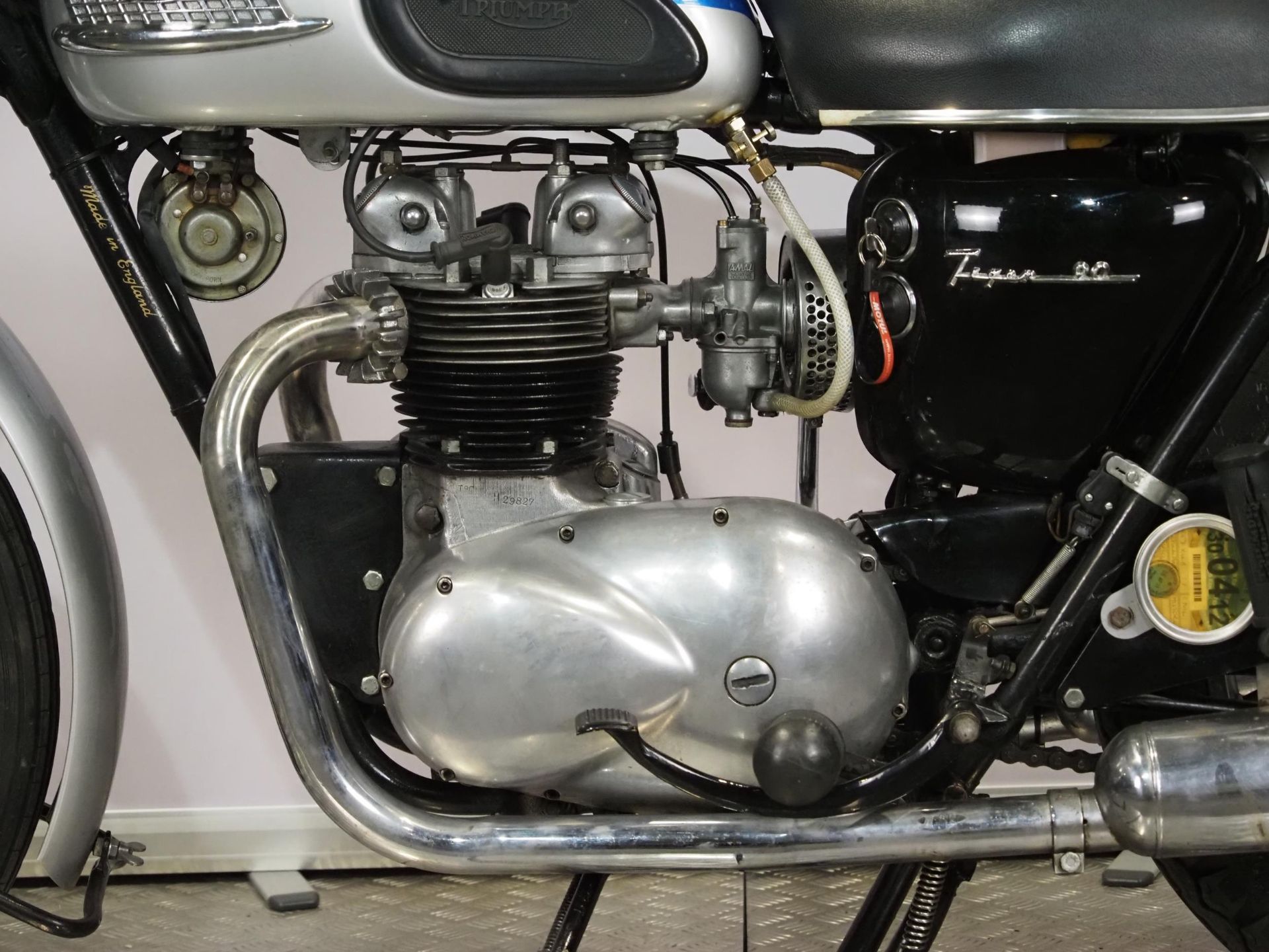 Triumph 350 motorcycle. 1958. 350cc Frame No. H4290 Engine No. T90 H29827 Runs and rides. Had been - Bild 7 aus 8