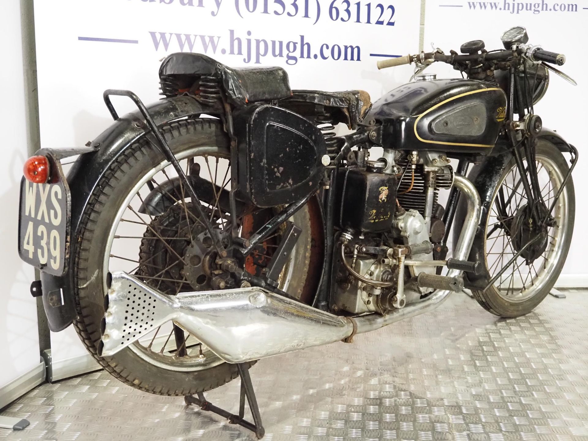 Velocette KSS motorcycle. 1947. 350cc. Frame No. 7331 Engine No. KSS 10703 Runs and rides but will - Image 4 of 10