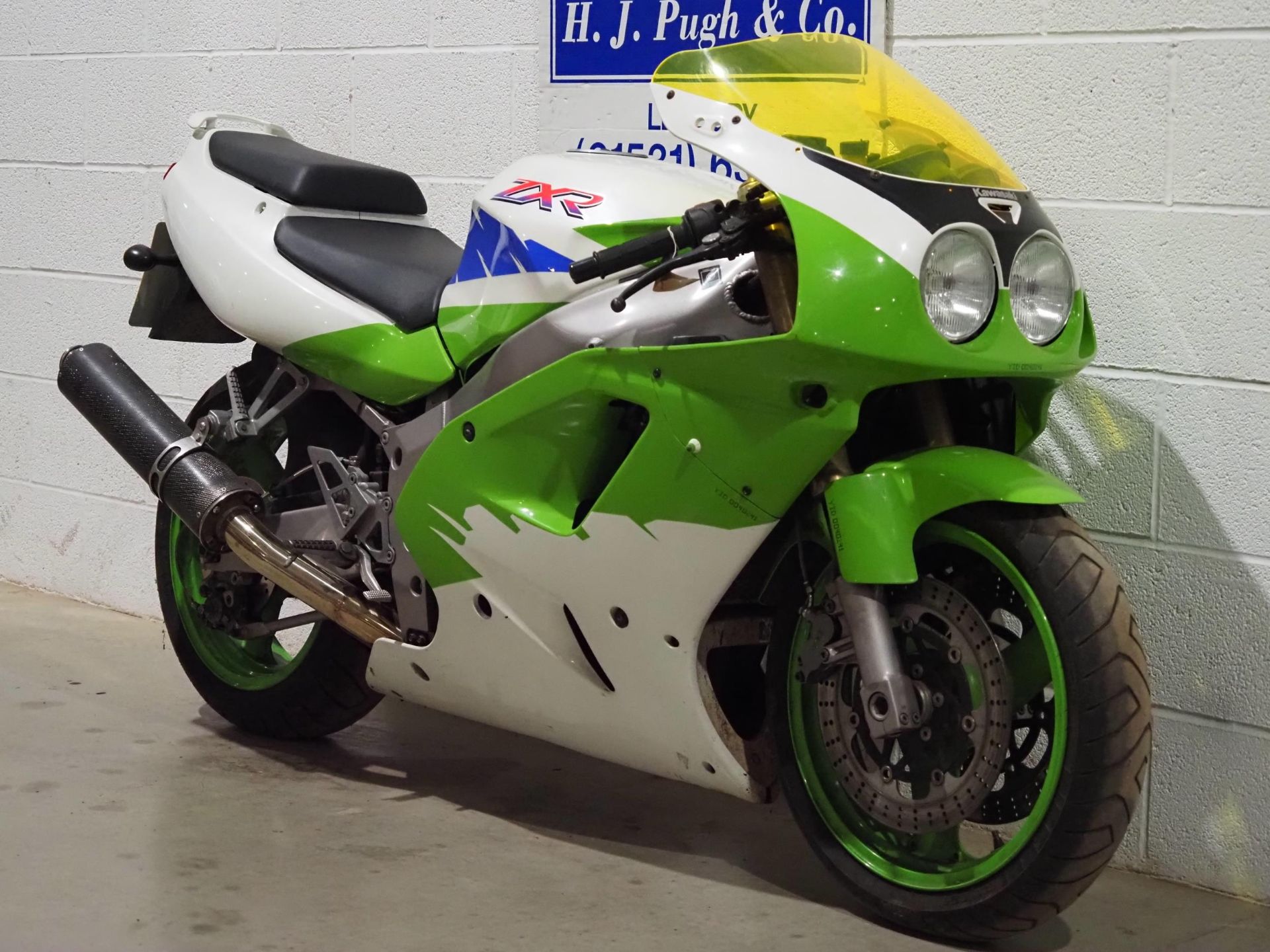 Kawasaki ZXR750 motorcycle. 1995. 749cc. Runs and rides. Fitted with carbon exhaust and stage 2 dyno - Image 2 of 6