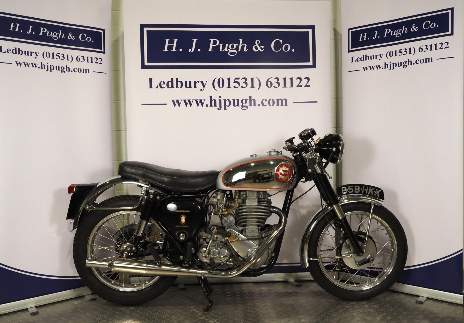 BSA Goldstar DBD 34 motorcycle. 1959. 500cc Frame No. CB328879 Engine No. DBD34GS4715 Fitted with - Image 3 of 10