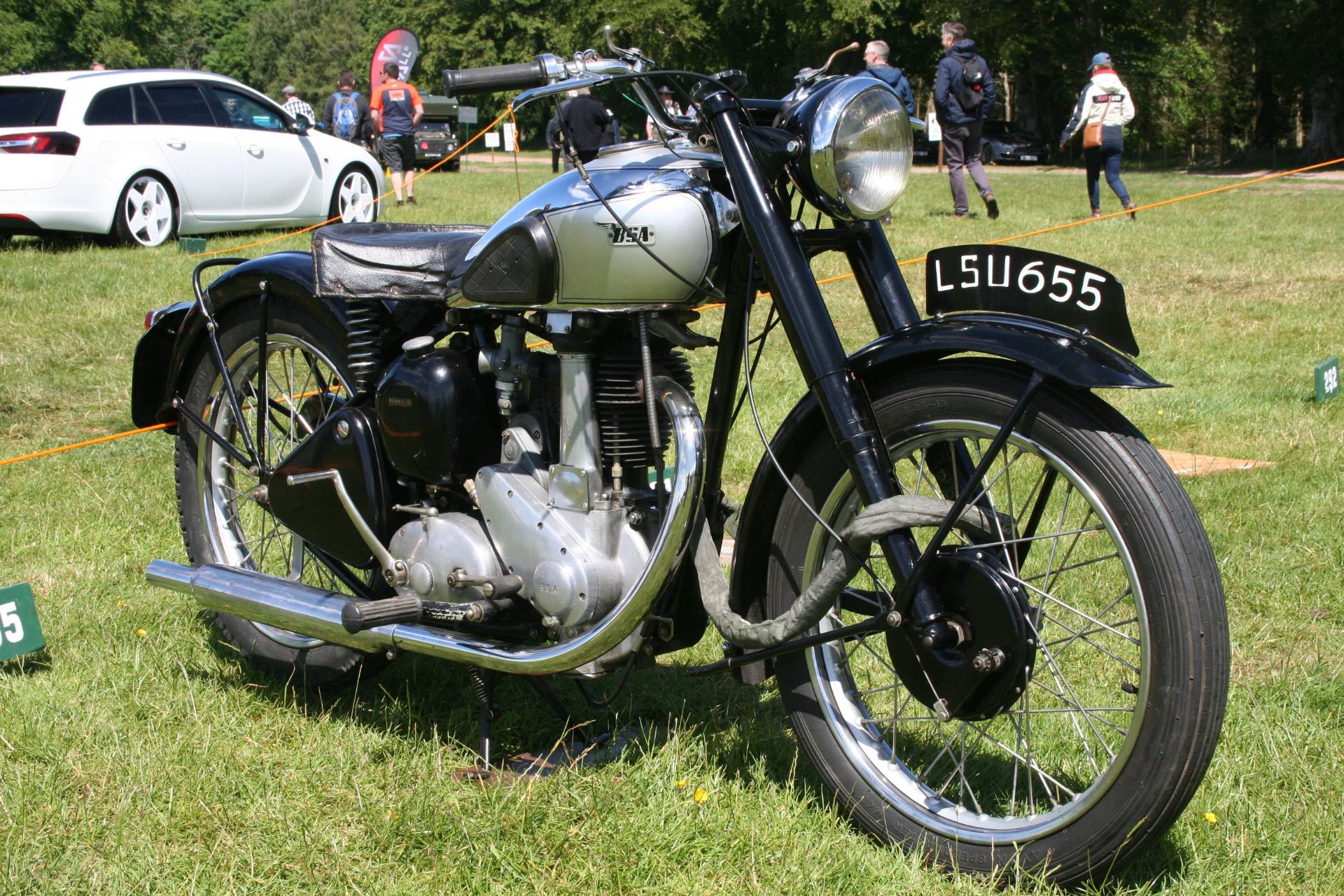 BSA B31 motorcycle. 1947. Frame No- XB316902 Engine No- XB316053 A lovely example of a B31 in its - Image 2 of 9