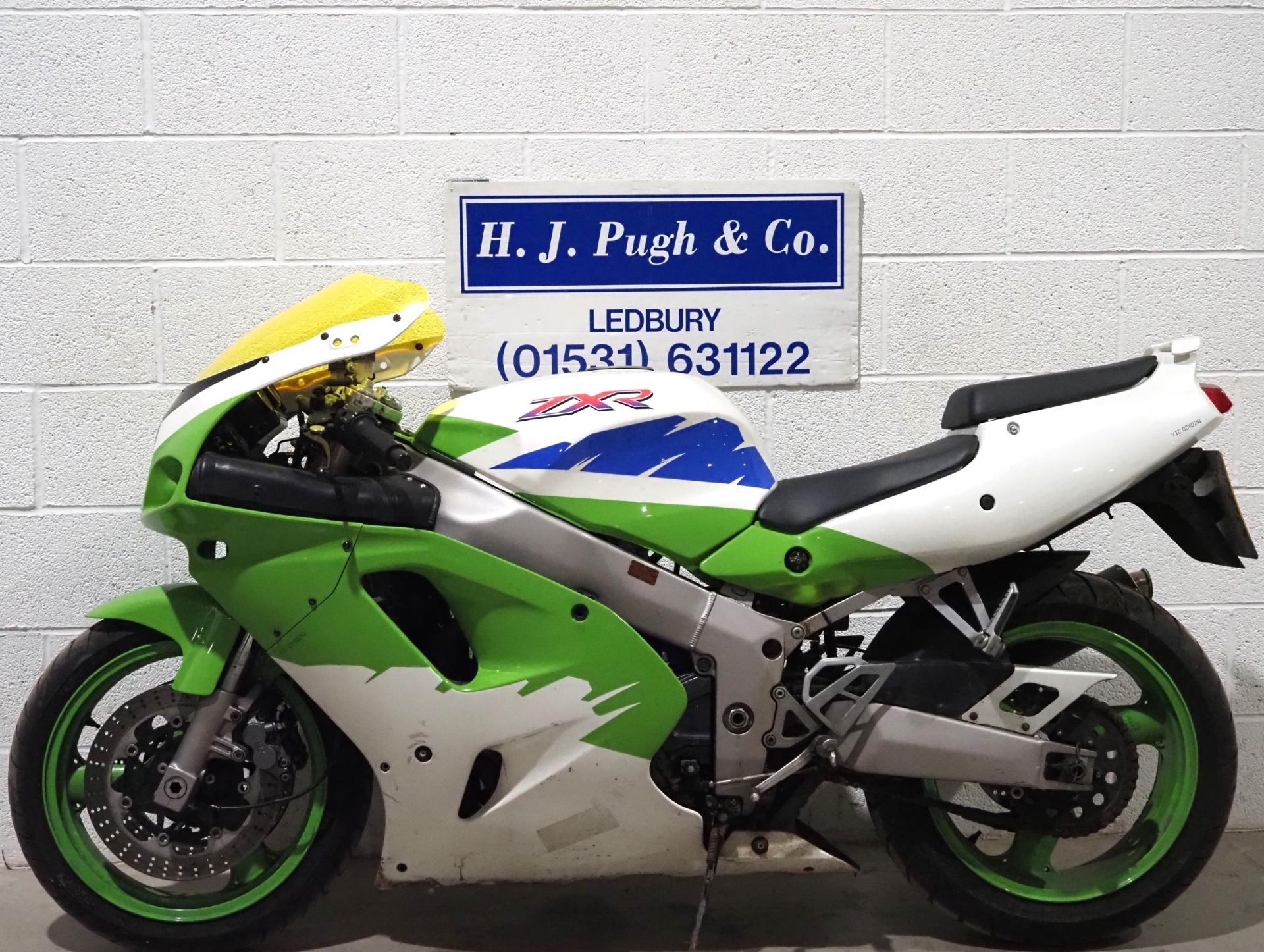 Kawasaki ZXR750 motorcycle. 1995. 749cc. Runs and rides. Fitted with carbon exhaust and stage 2 dyno - Image 6 of 6