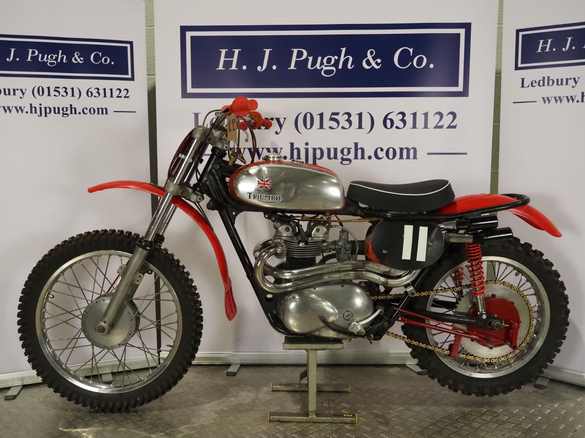 Triumph T90 trials motorcycle. 1965. 350cc Frame No. T10055H48532 Engine No. T90H33266 Runs and - Image 6 of 6