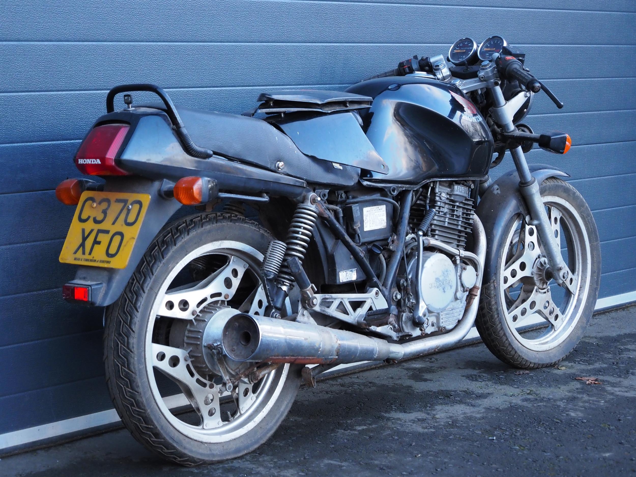 Honda XBR 500 motorcycle. 499cc. 1986 Engine turns over. Reg. C370 XFO. V5. Key - Image 3 of 6