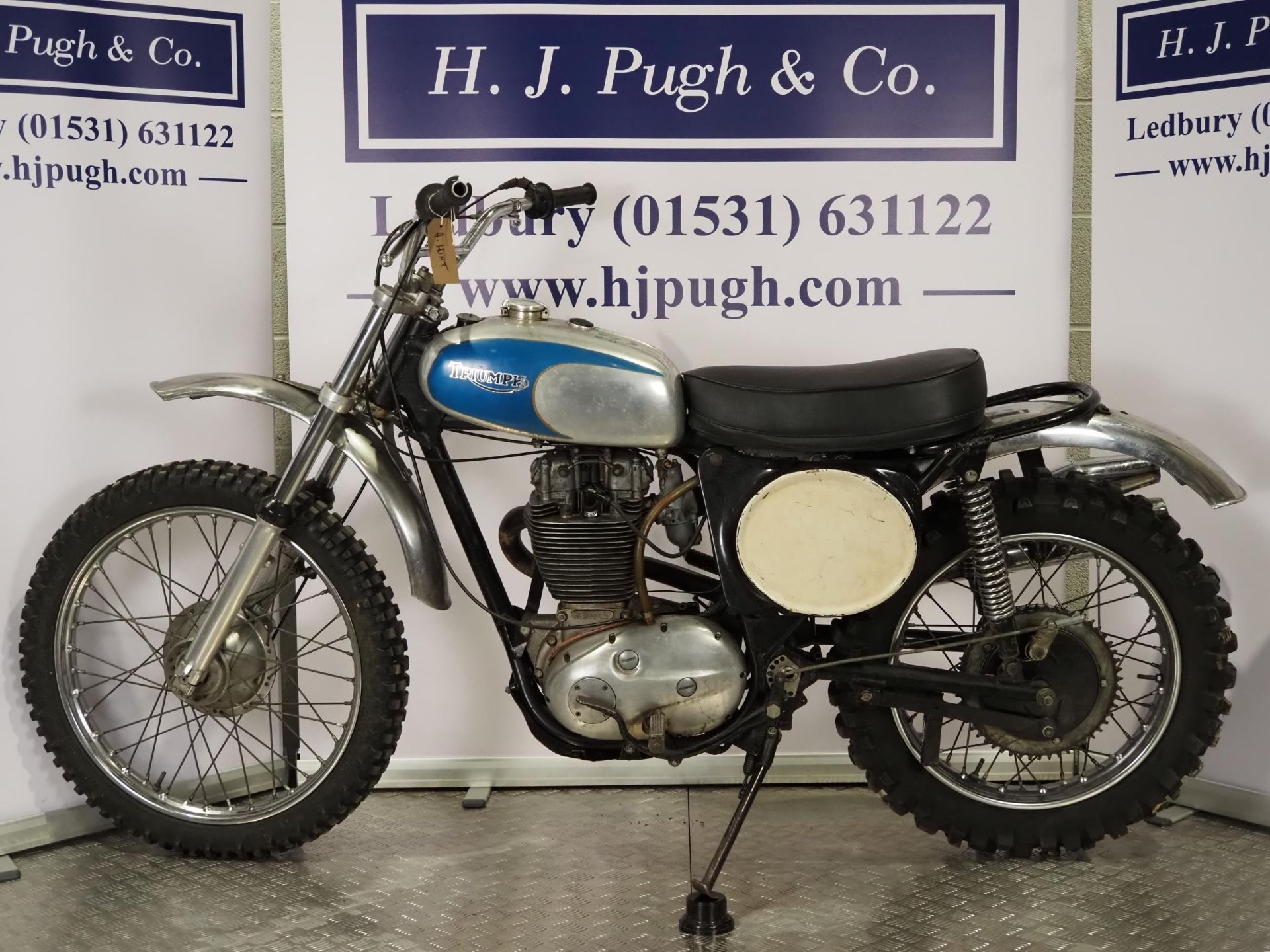 Triumph TR5MX motorcycle. 1973. 499cc. Frame No. 75563 Engine No. TR5MXHH75563 Running when dry - Image 5 of 5