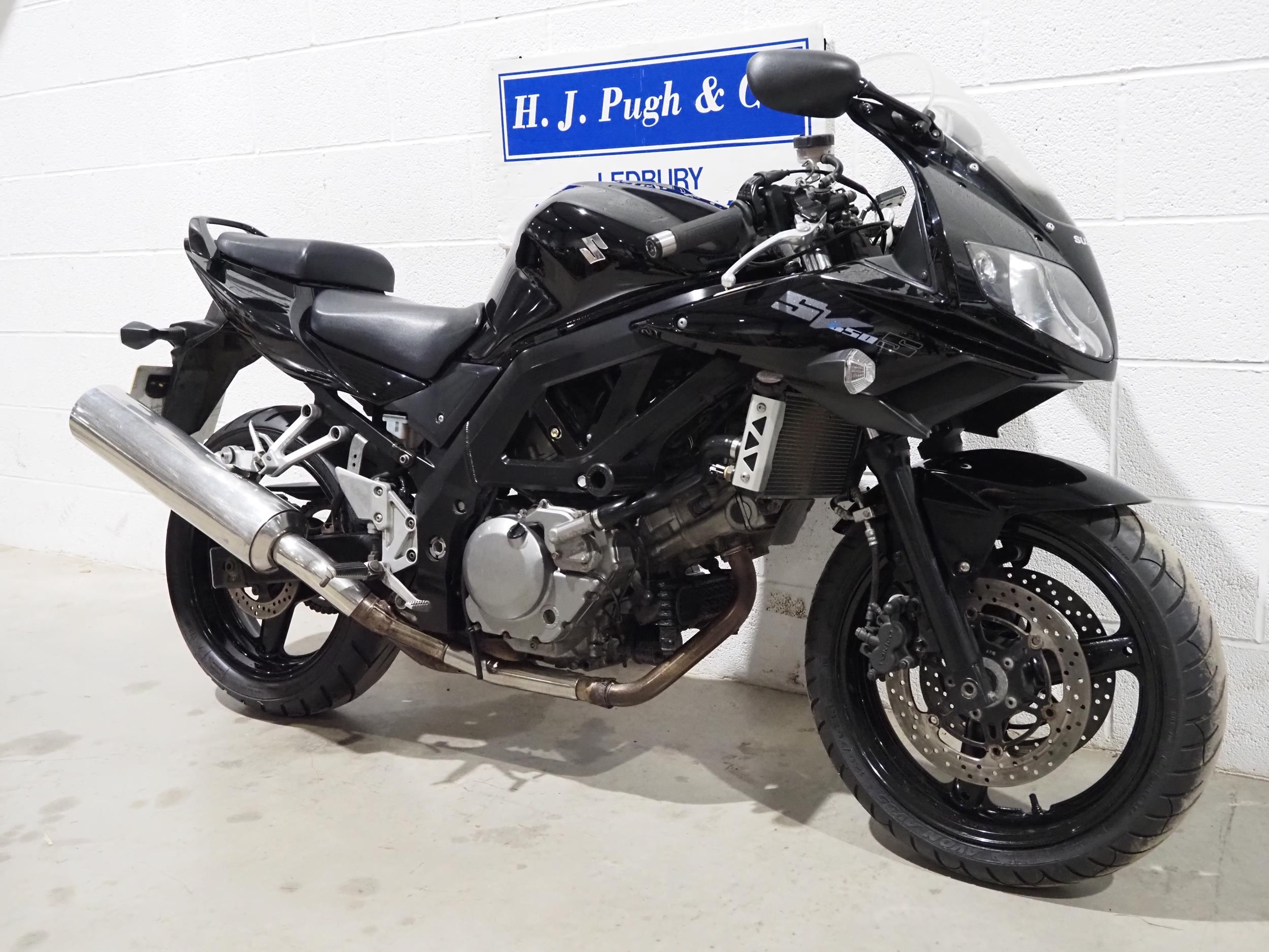 Suzuki SV650 S motorcycle. 2010. 645cc Runs and rides. MOT until 14.8.24. Comes with heated grips - Image 2 of 8