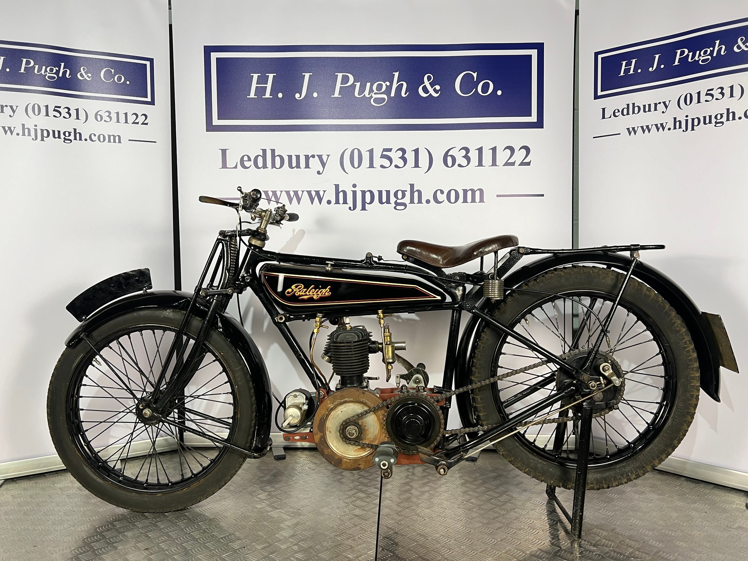 Raleigh Model 15 2¼HP motorcycle. 1924. 250cc. Frame No. 5341 Engine No. M1651 Comes with box of - Image 8 of 8