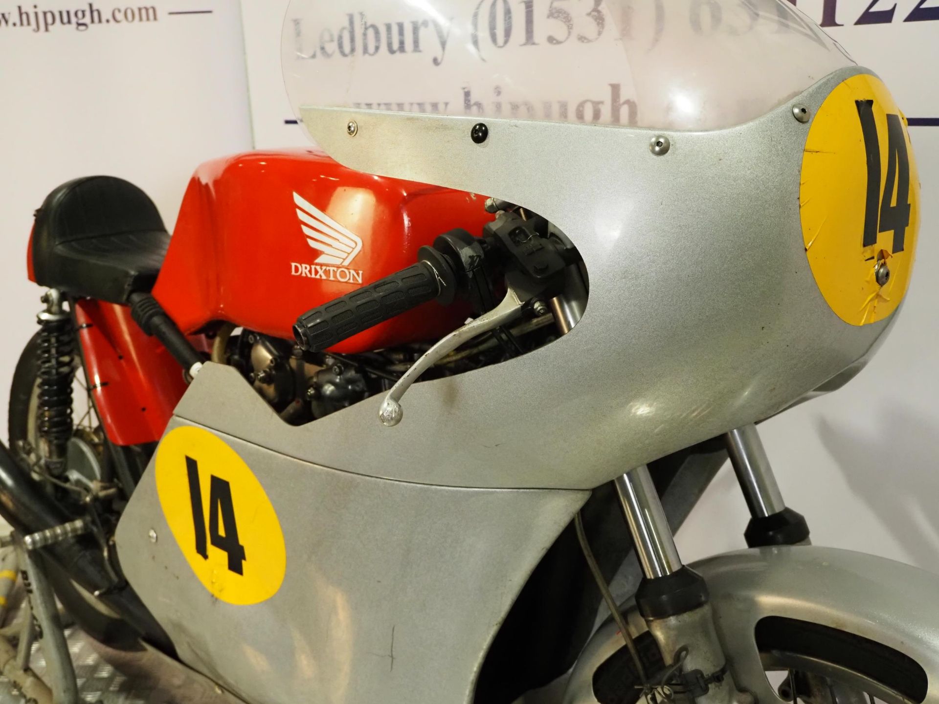 Honda Drixton CB450E race bike. 500cc. Engine No. E-3017469 Fitted with a Nova 6 speed gearbox, a - Image 6 of 8