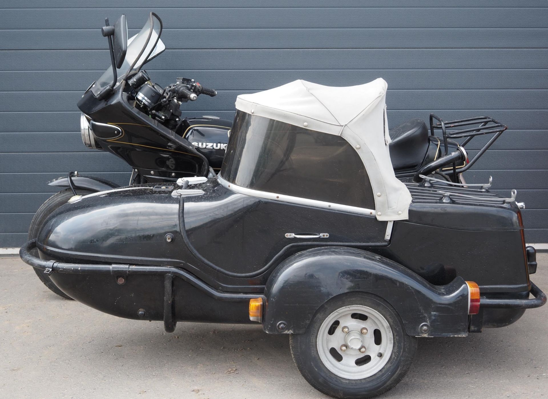 Suzuki GS850G sidecar outfit. 1987. 843cc Engine turns over and runs but may need new solenoid. Last - Image 2 of 8