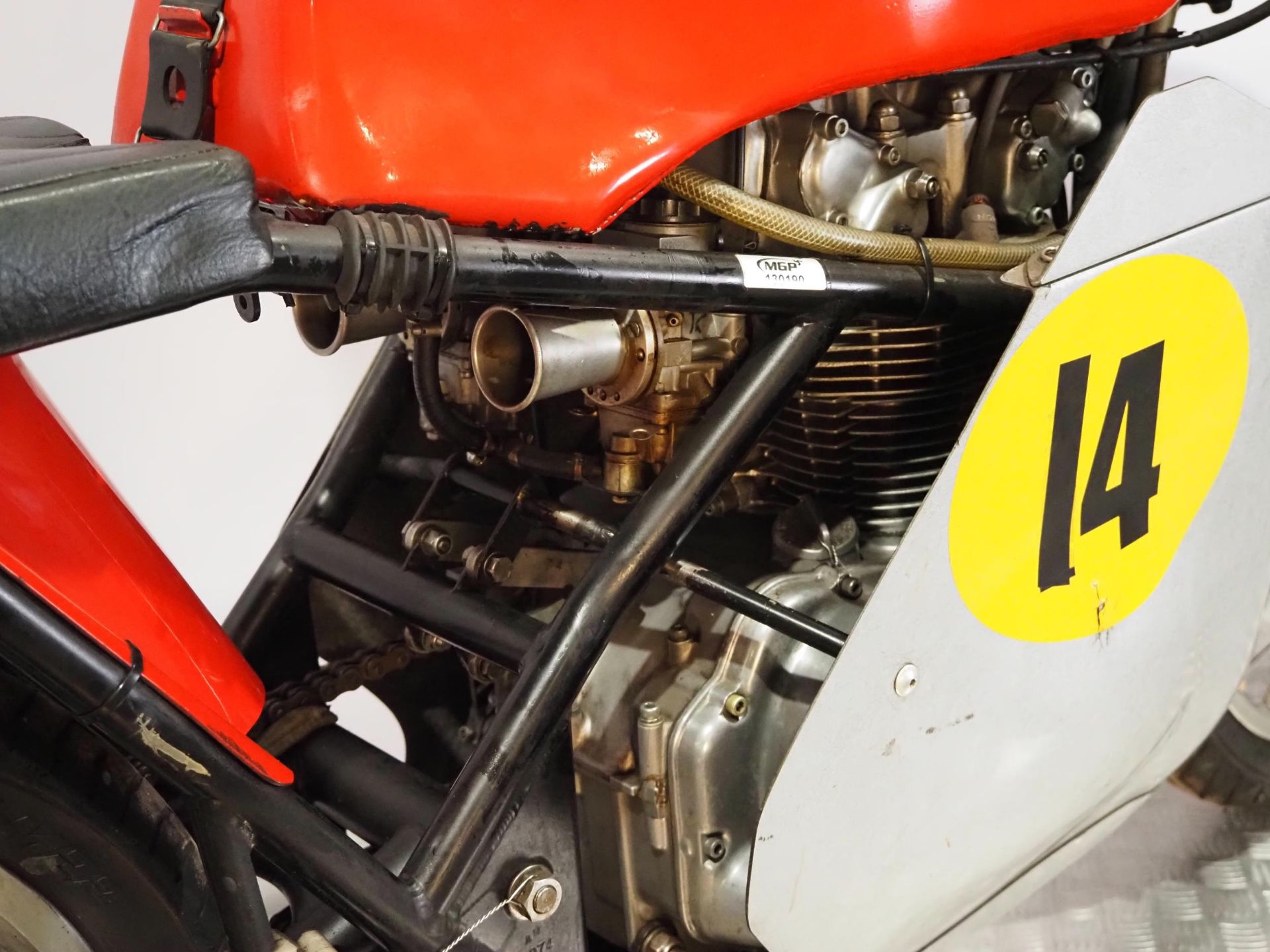 Honda Drixton CB450E race bike. 500cc. Engine No. E-3017469 Fitted with a Nova 6 speed gearbox, a - Image 5 of 8