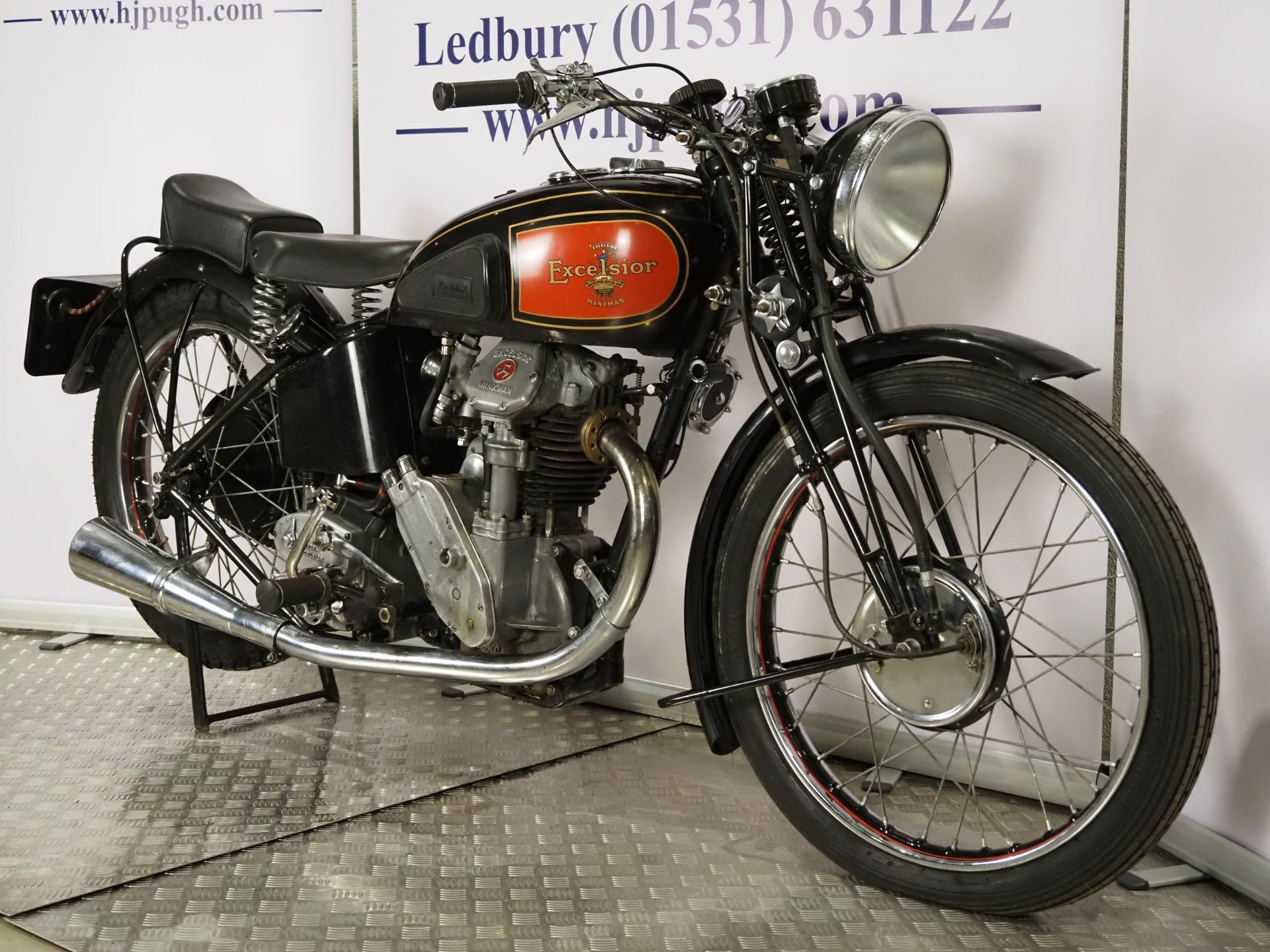 Excelsior Manxman motorcycle. 1939. 350cc. Frame No. JM85 Engine No. CXC135 Runs and rides but not - Image 3 of 13