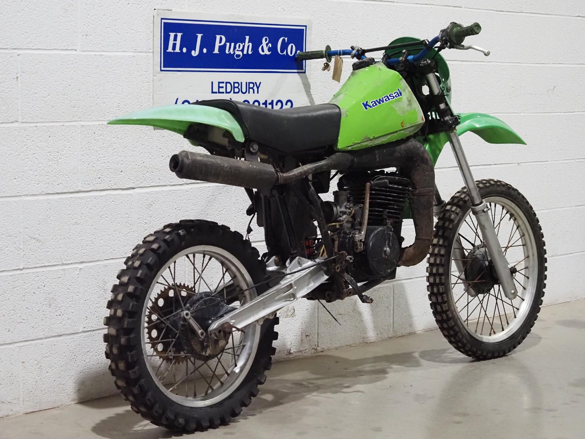 Kawasaki KDX 420 motocross bike. Non runner. Engine turns over. No Docs. - Image 3 of 5