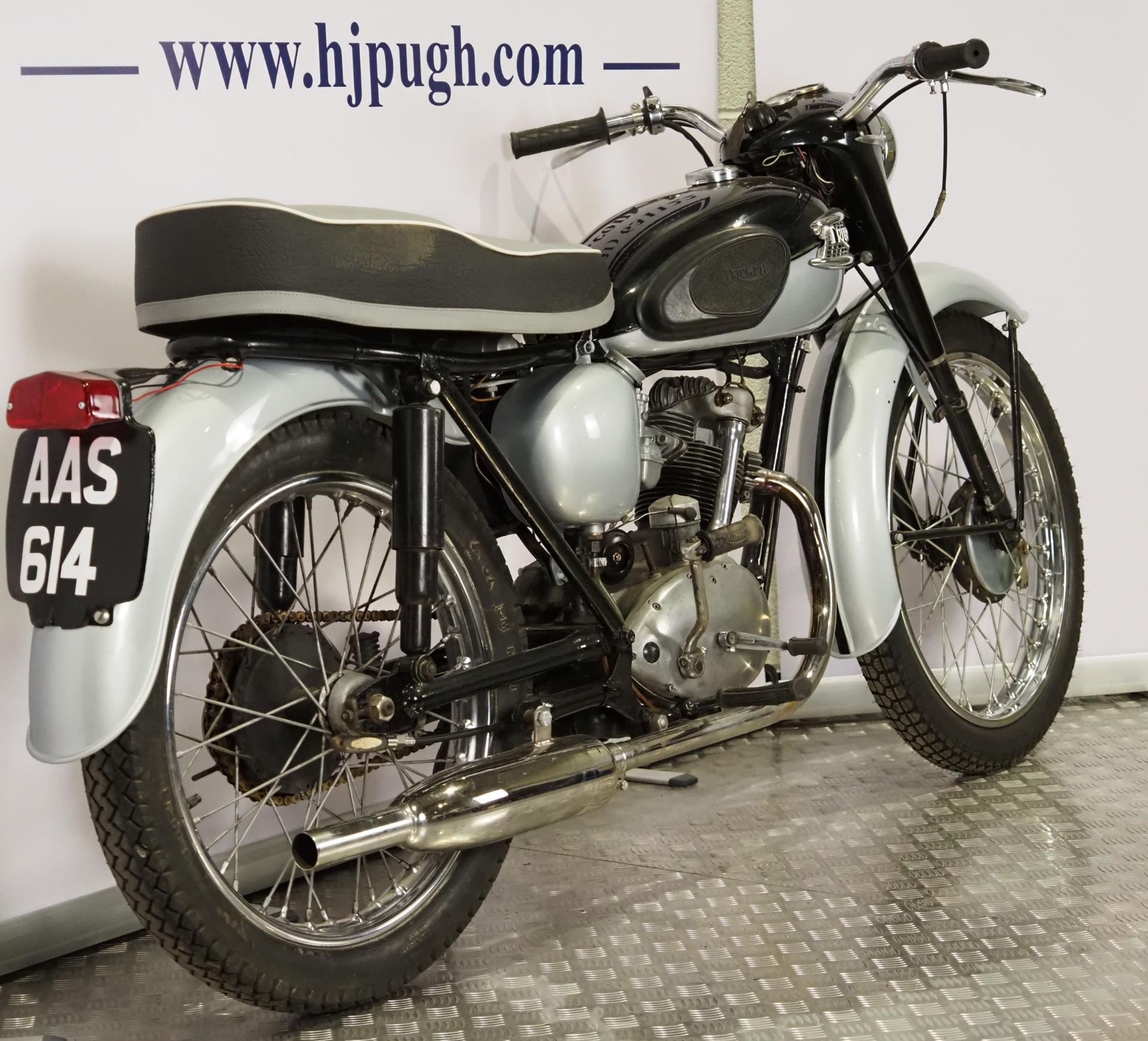 Triumph Tiger Cub motorcycle. 1960. 199cc. Frame No. T69501 Engine No. T2070880. Does not match - Image 3 of 7