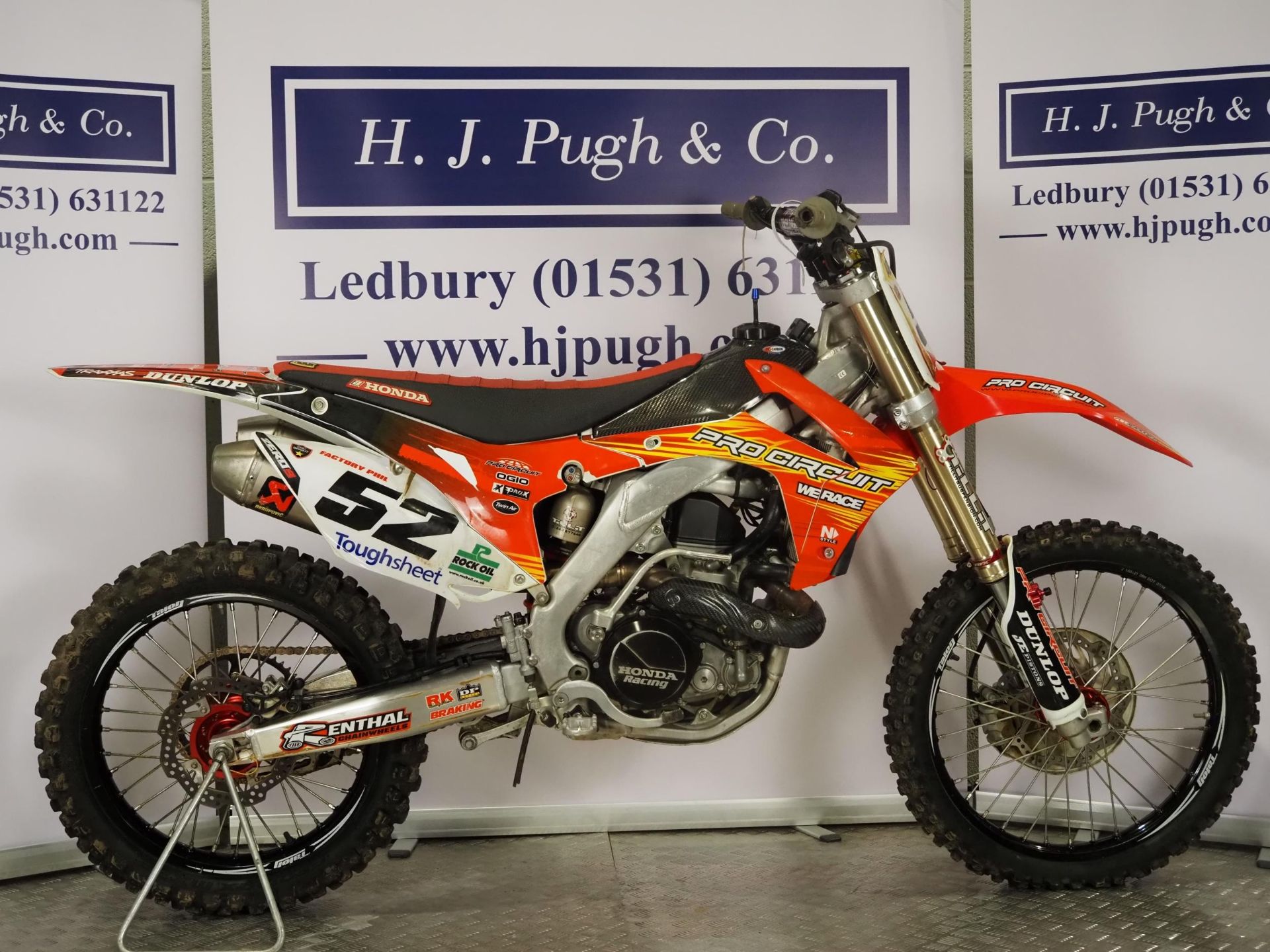 Honda CRF450R motocross bike. 2015. 450cc Runs and rides. 2015 Buildbase special edition with