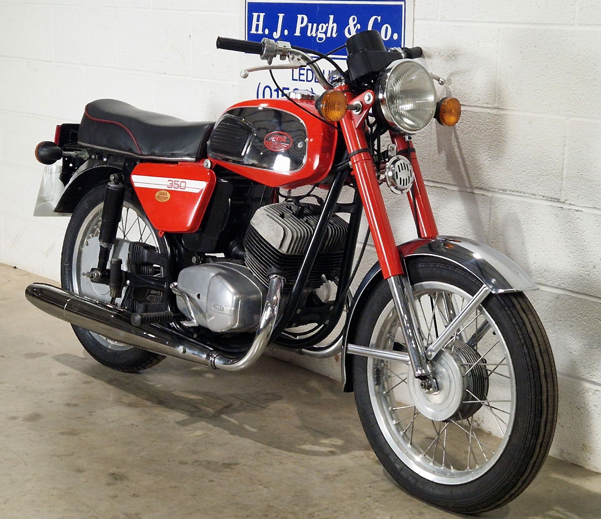 Jawa 350 motorcycle. 1977. 350cc Frame No. 144399 Engine No. 001559 Runs and rides. Reg. MKA 868R. - Image 2 of 6