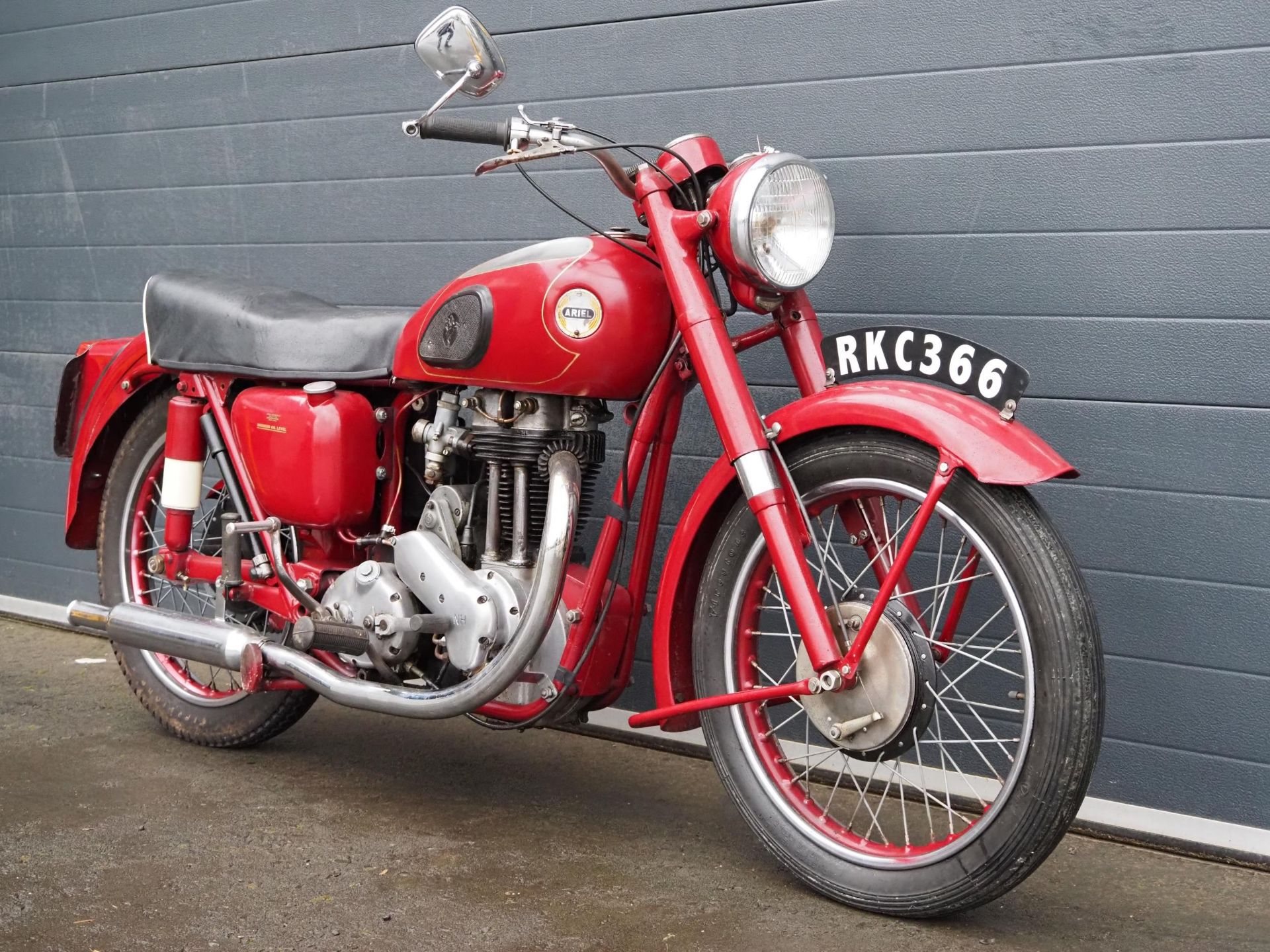 Ariel NH Red Hunter motorcycle. 350cc. 1954. Frame No. KS4811 Engine No. LB 1922 Runs well, new - Image 2 of 6