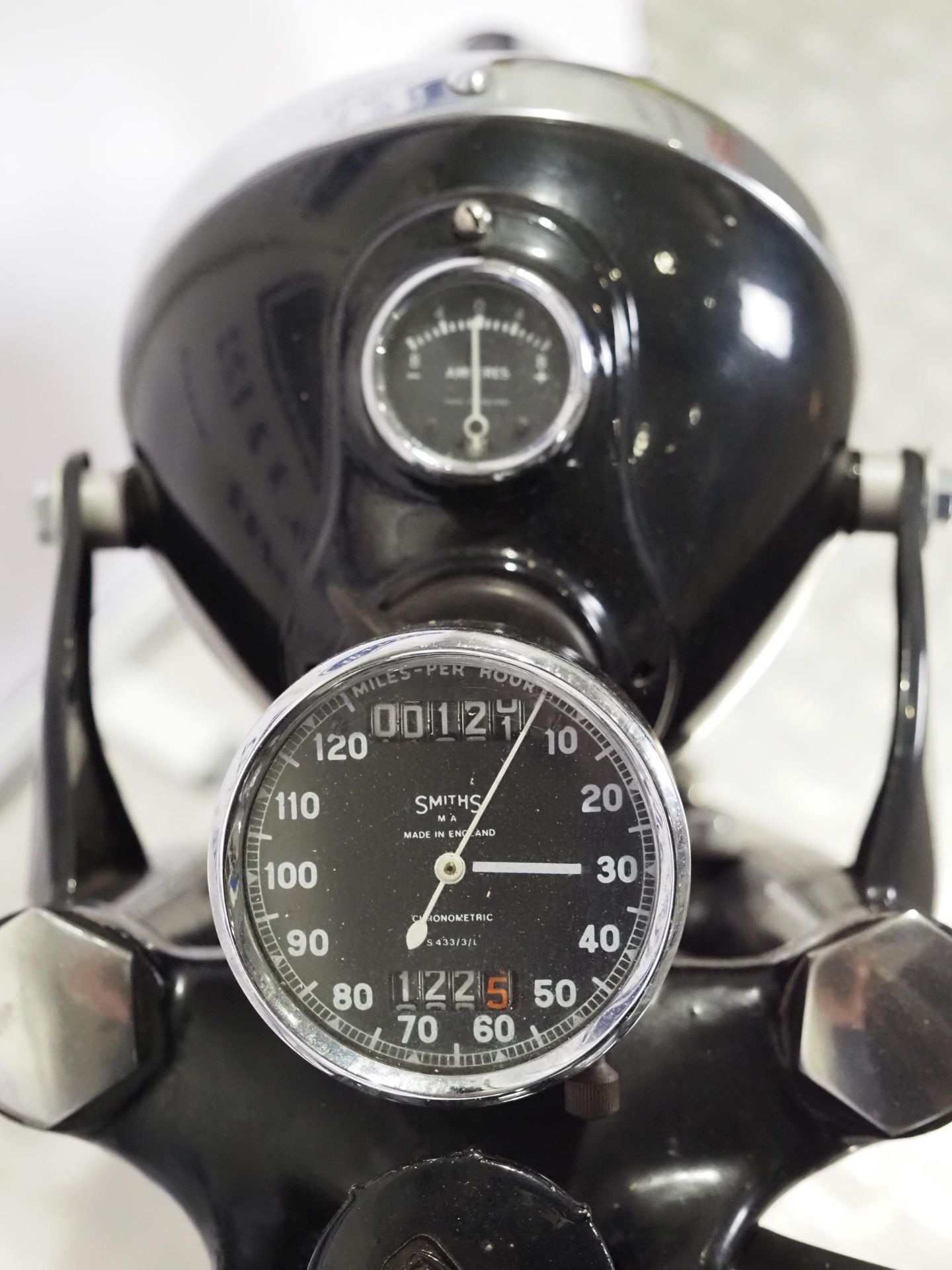 Triumph Trophy 6T motorcycle. 1953. 650cc. Frame No. 39335 Engine No. 6T32170 Rims and rides. - Bild 5 aus 6