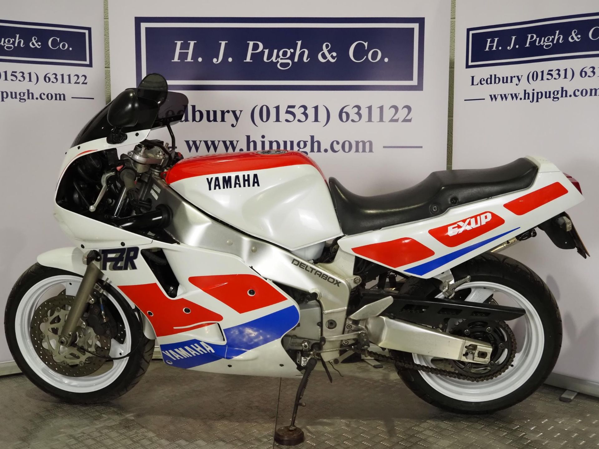 Yamaha FZR1000 exup motorcycle. 1990. 1002cc Runs and rides. Reg. H684 FLK. V5. Key - Image 7 of 7