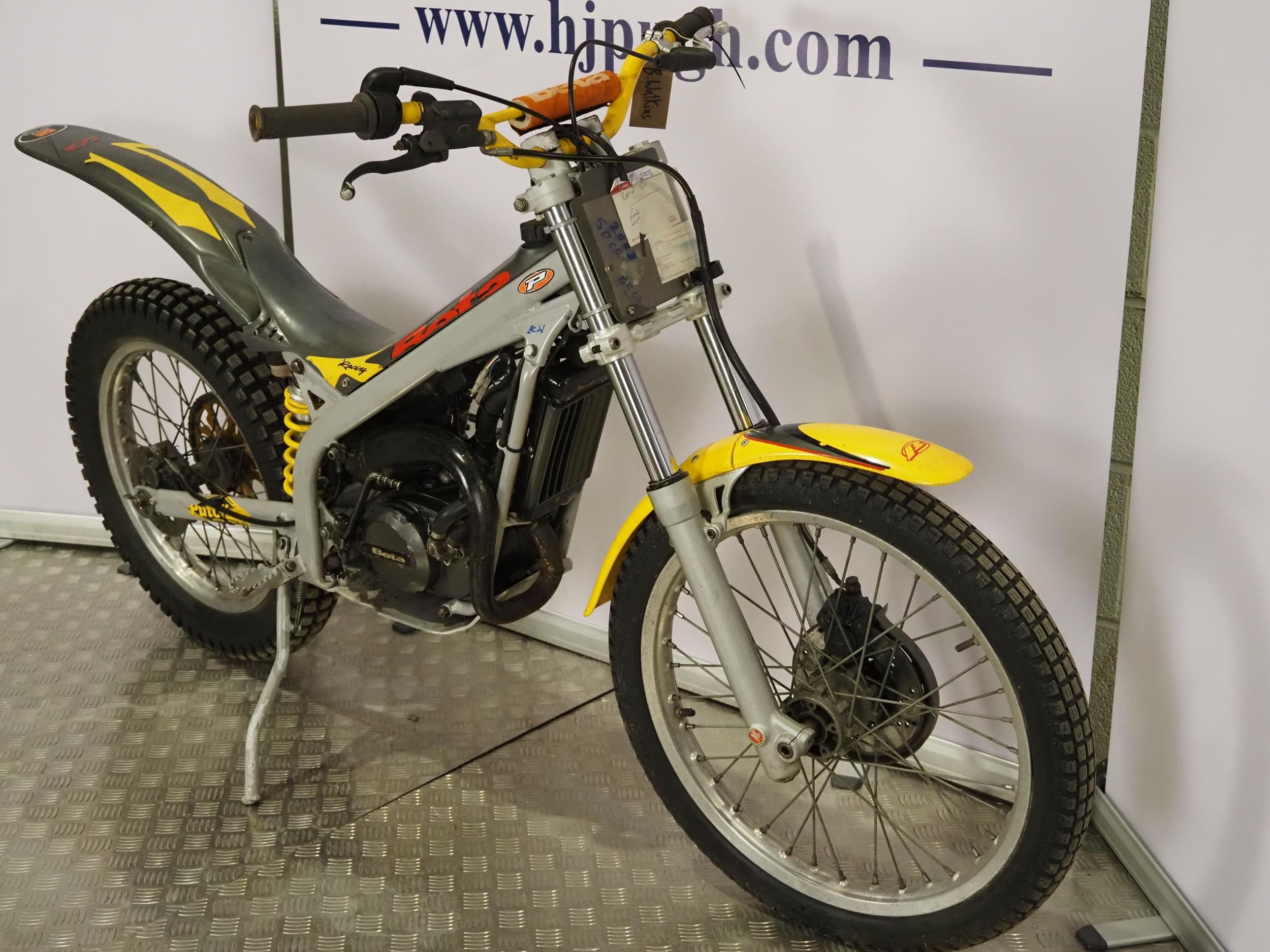 Beta junior trials motorcycle. 50cc Runs and rides. comes with spare tank cover and pair of trials - Image 3 of 6