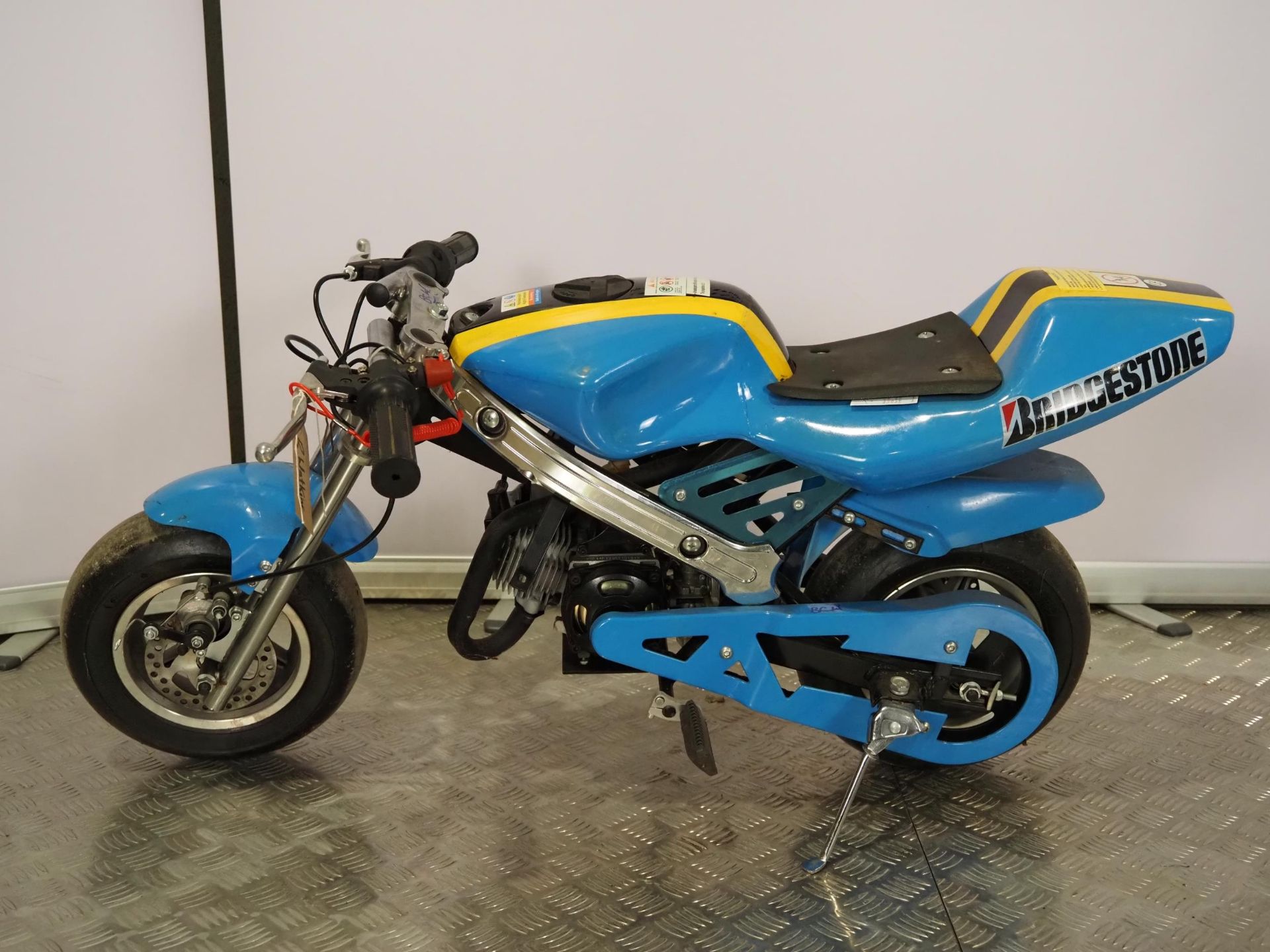 Mini Moto motorcycle in Rizzla blue livery. Runs and rides - Image 3 of 3