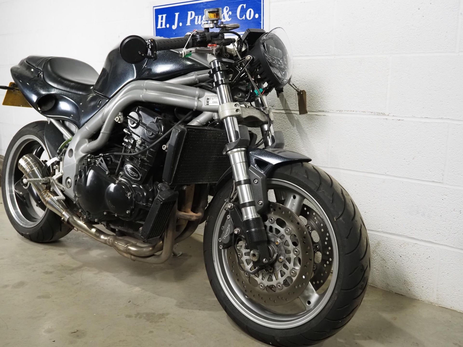 Triumph 955I Speed Triple motorcycle. 2001. 955cc. Runs and rides, digital dash, custom SS exhaust - Image 2 of 6